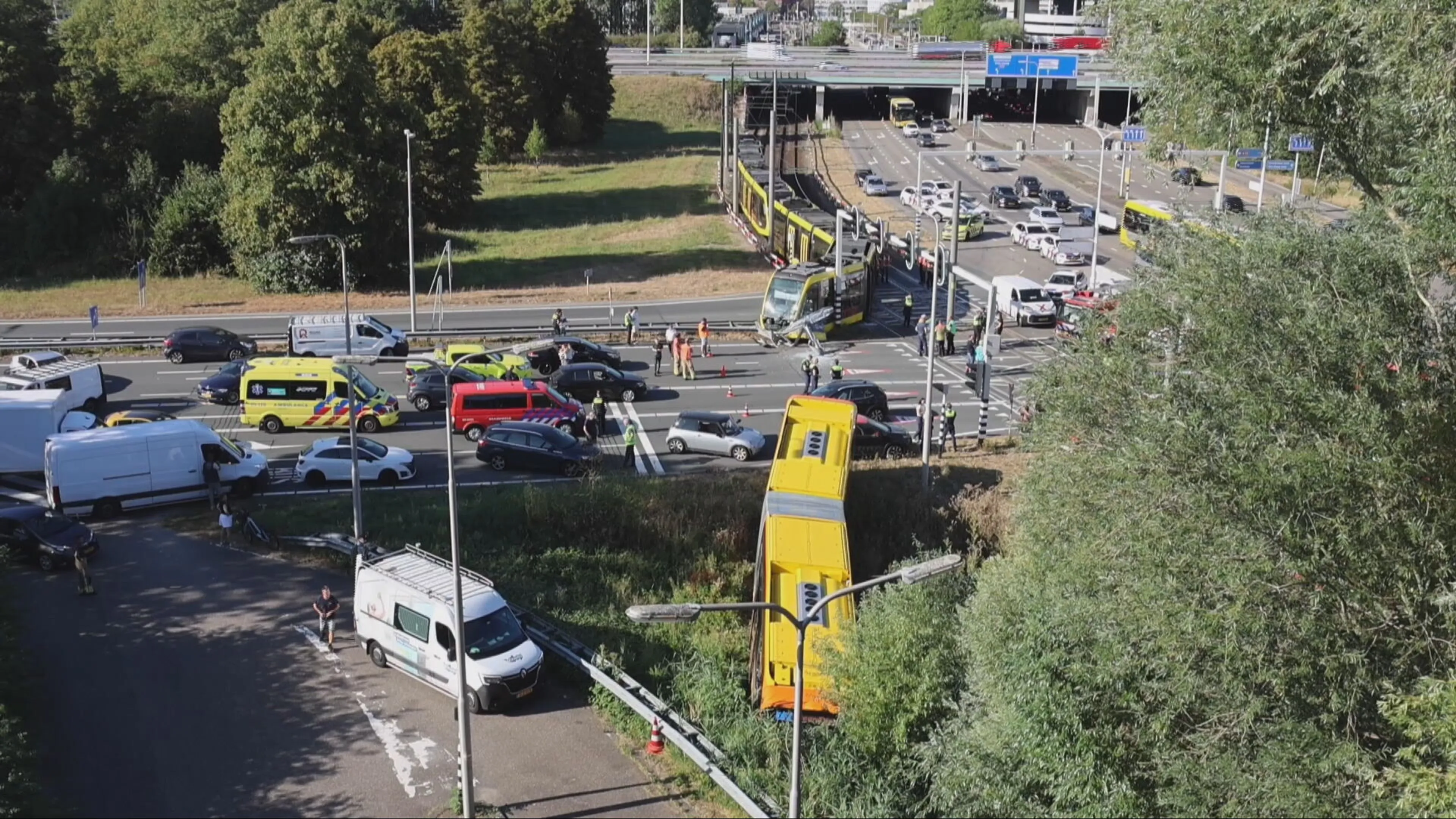 Gewonden door botsing tram en lijnbus in Utrecht