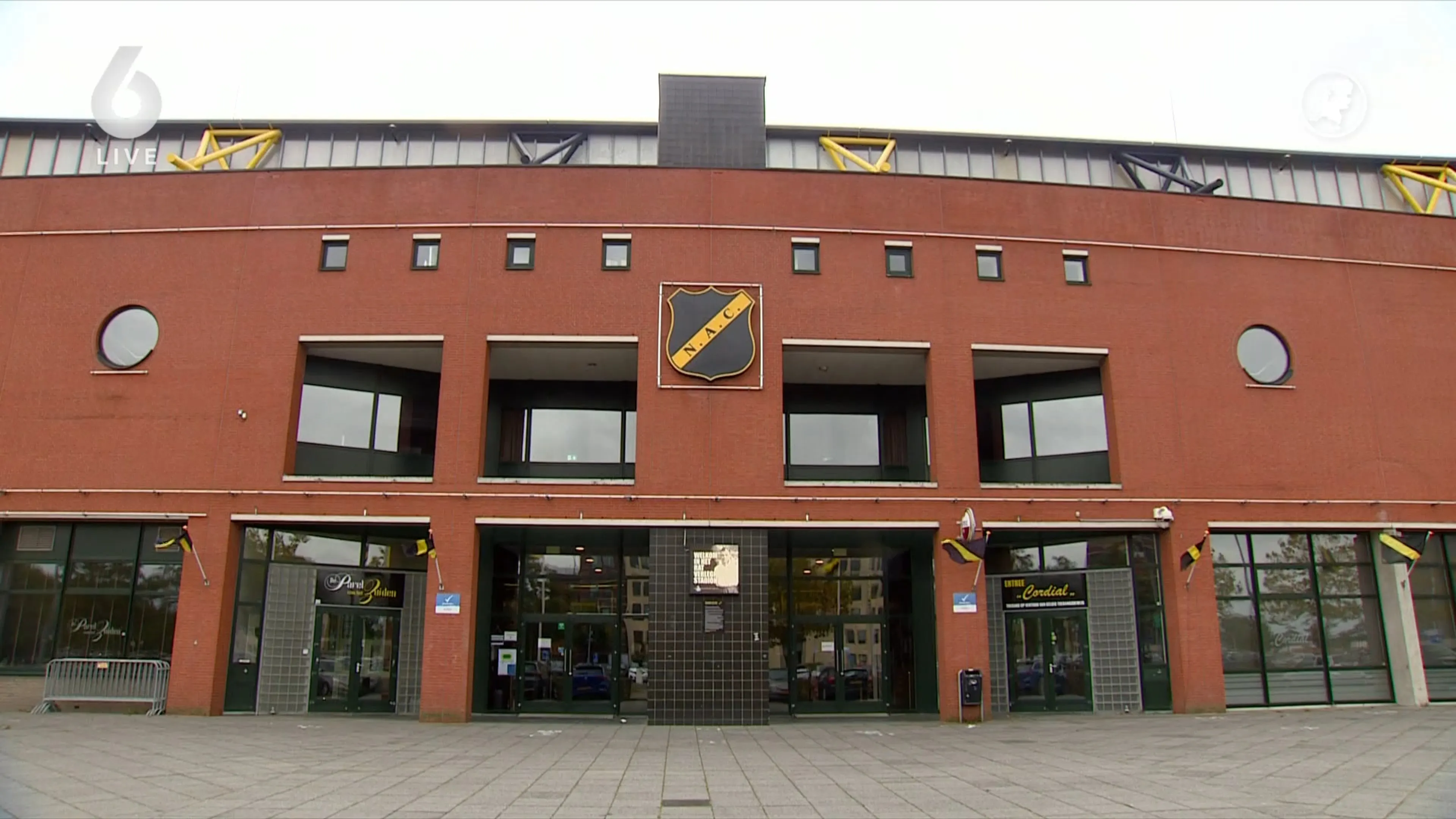 Elf aanhoudingen na gestaakt duel, NAC trekt winst over de streep