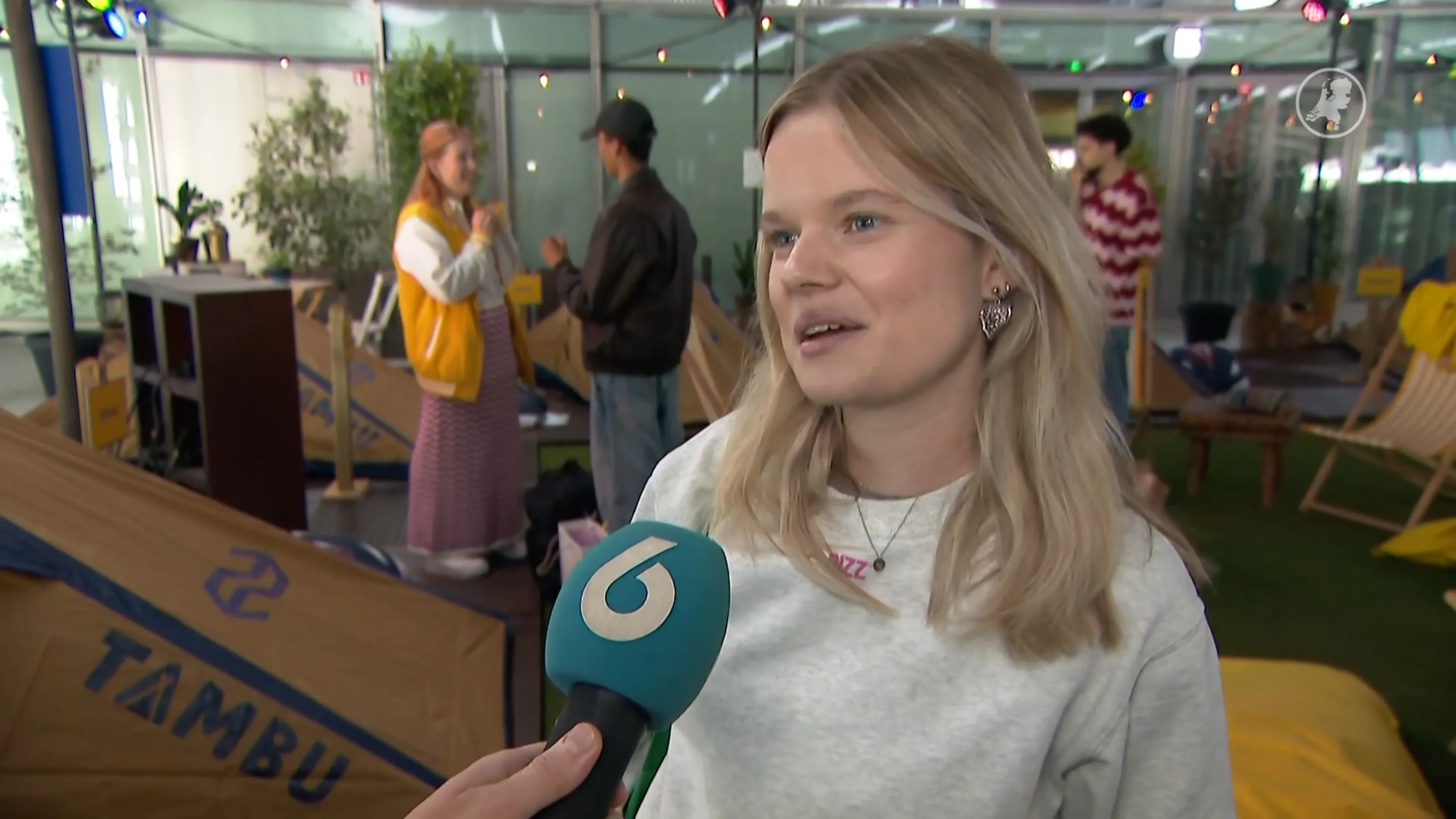 Studenten kamperen op Utrecht Centraal tijdens UIT-week: 'Een ideale optie'