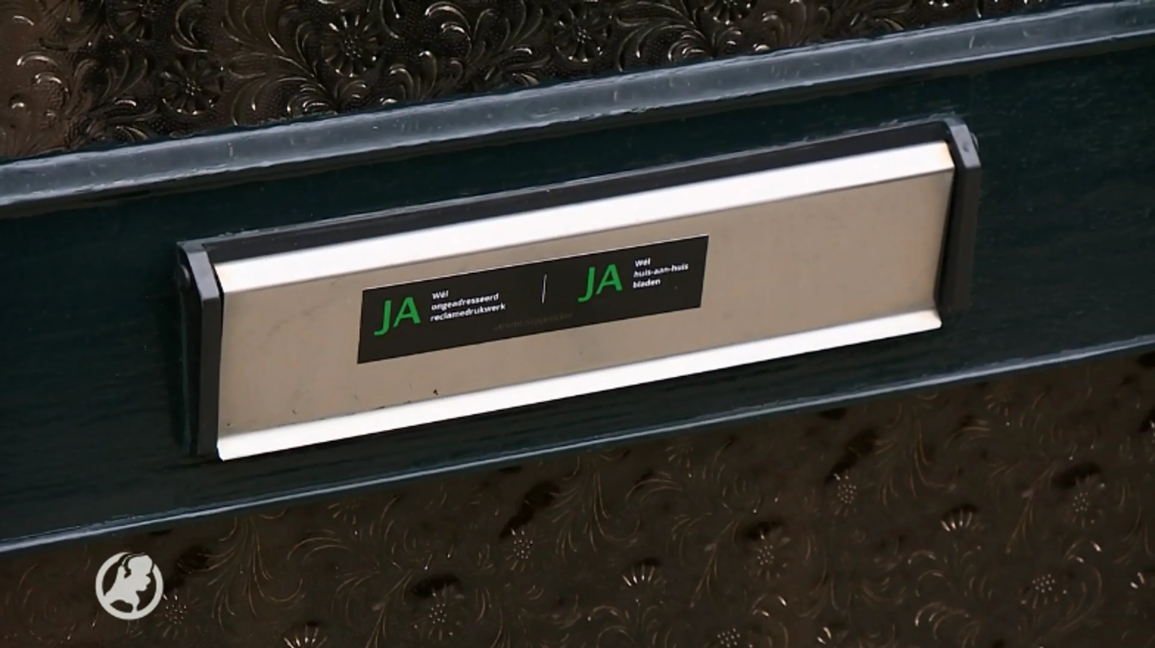 Verplichte JA/JA-sticker in strijd met persvrijheid