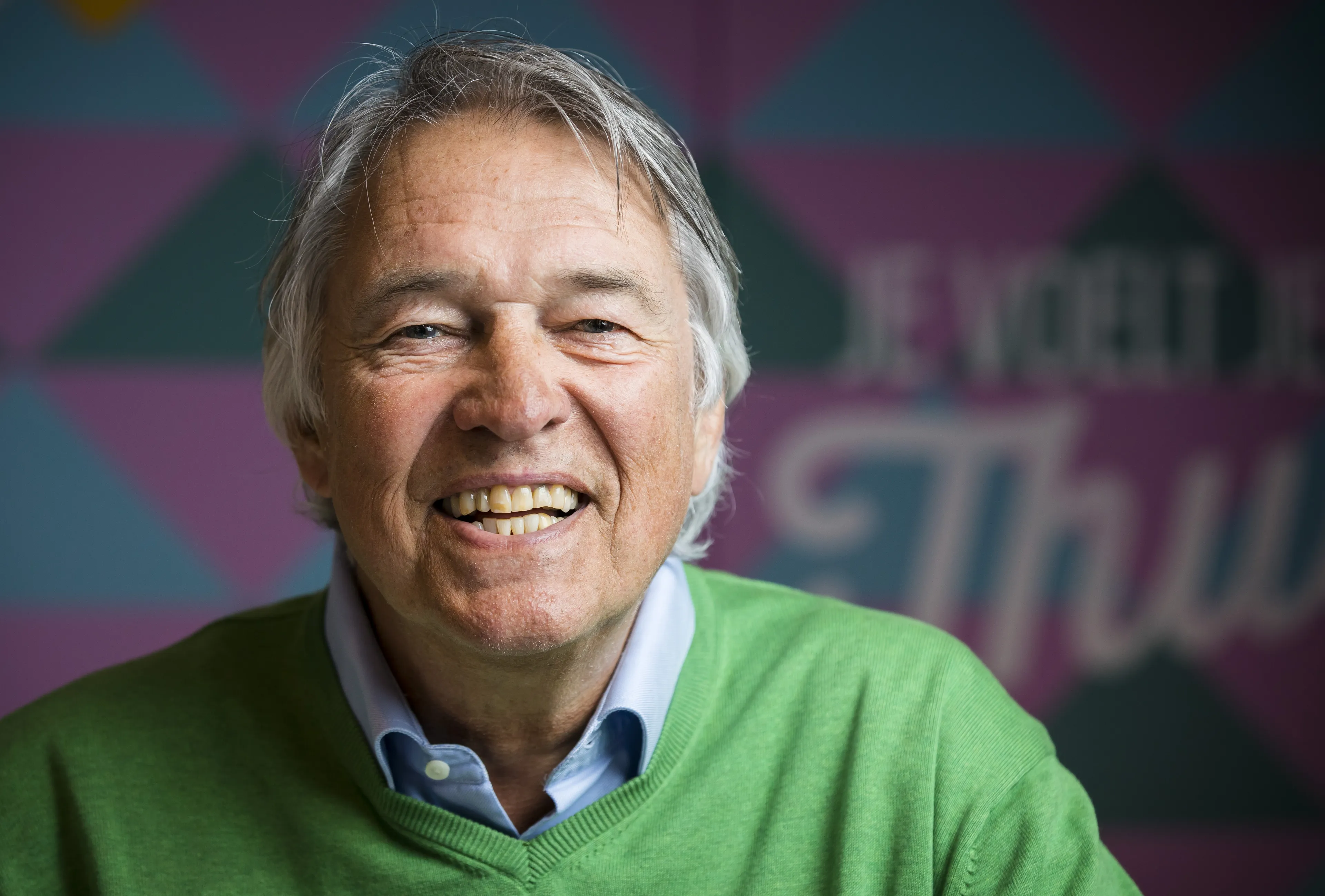 Tv-presentator Ron Brandsteder (74) overleden