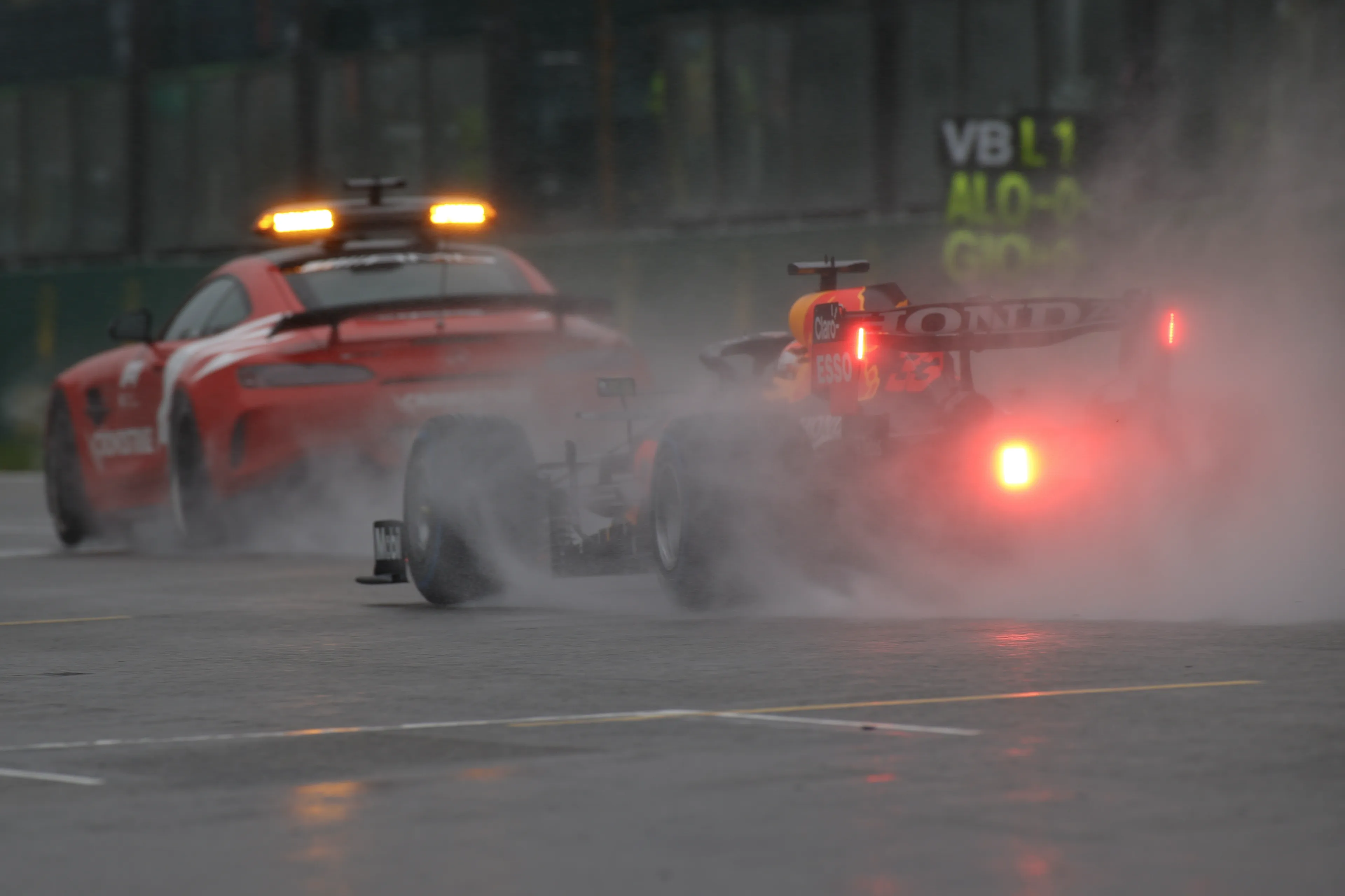 Max Verstappen wint GP van België na kortste Formule 1-race ooit