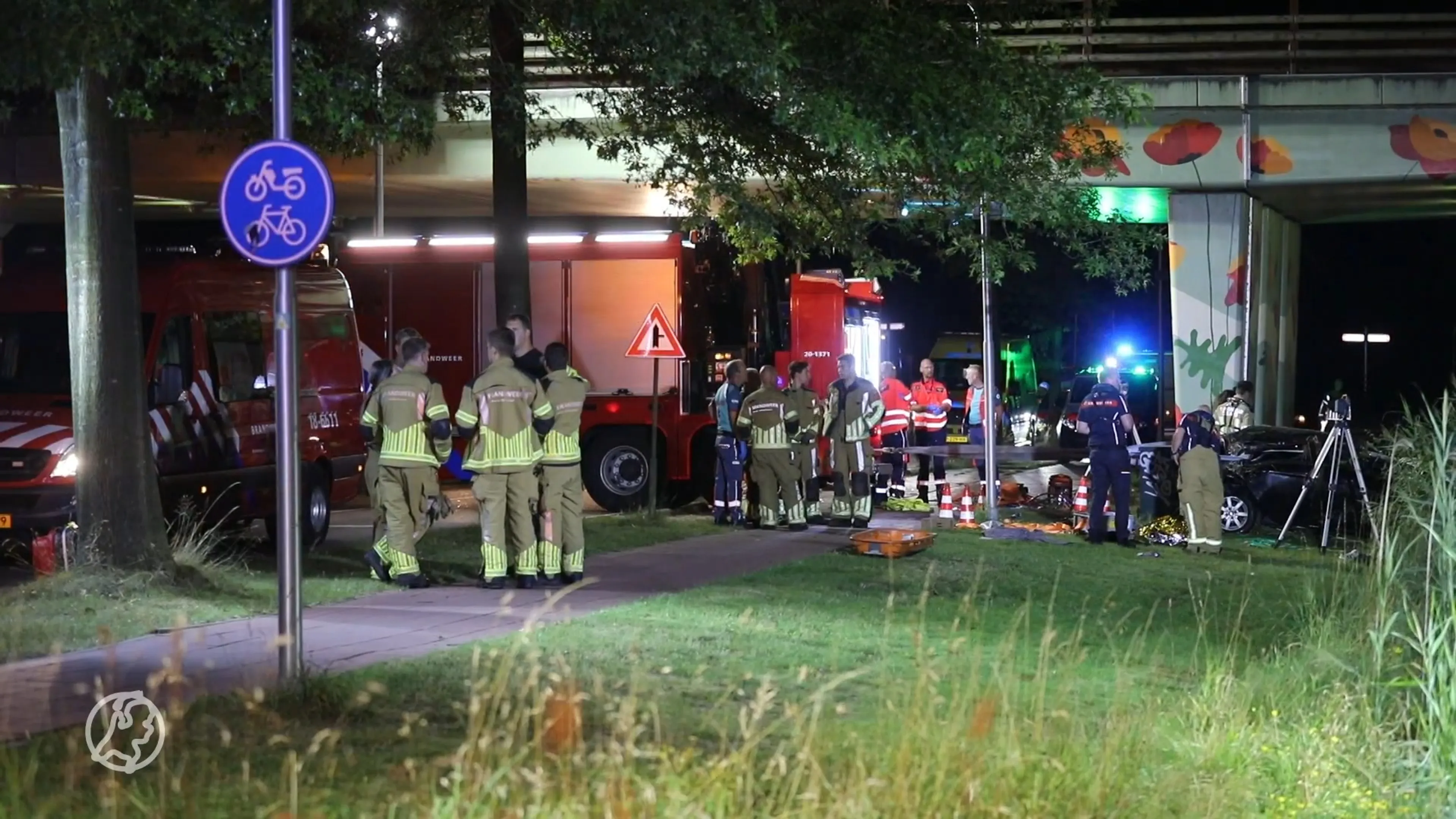 Automobilist rijdt van viaduct, lachgascilinders aangetroffen