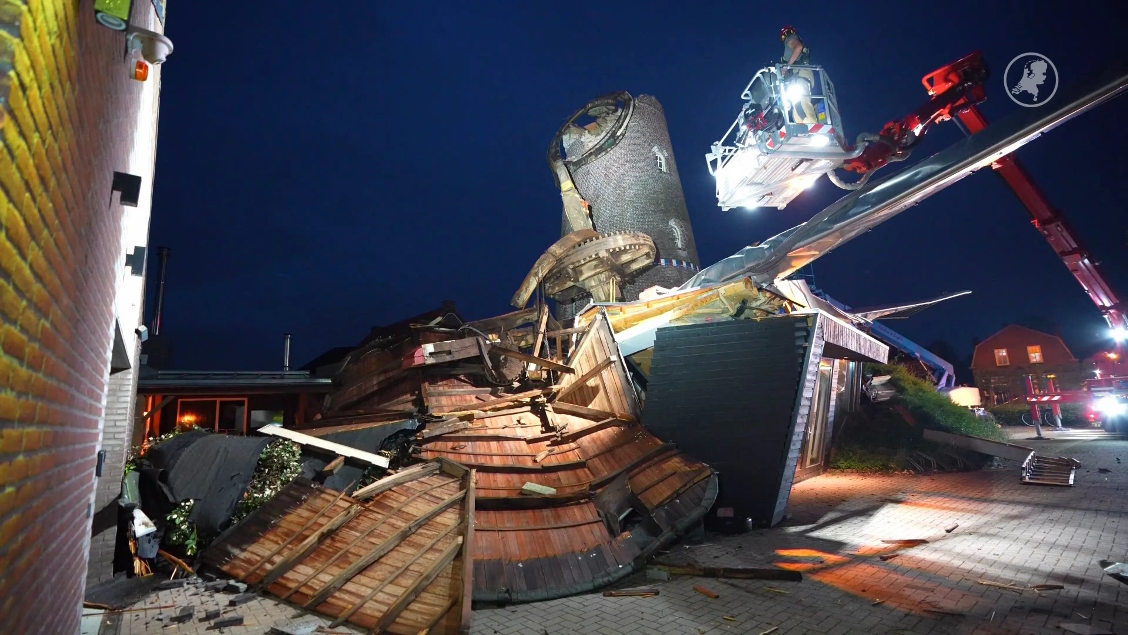 Monumentale molen stort in door storm in Veldhoven