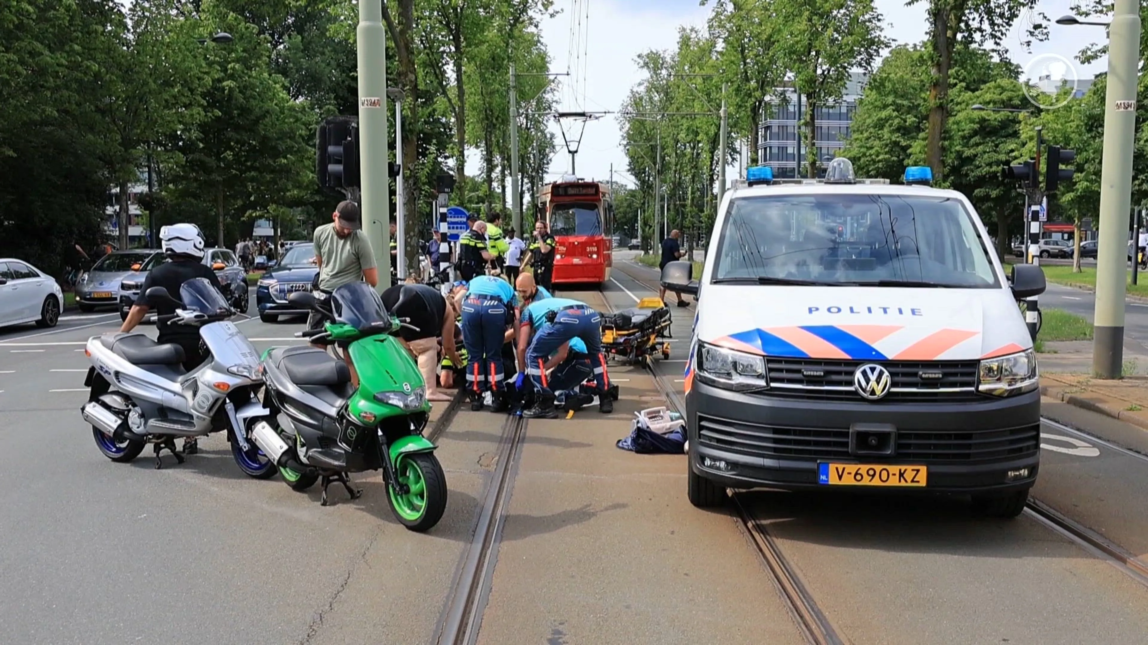 Agent raakt zwaargewond bij controle van scooterrijder in Delft