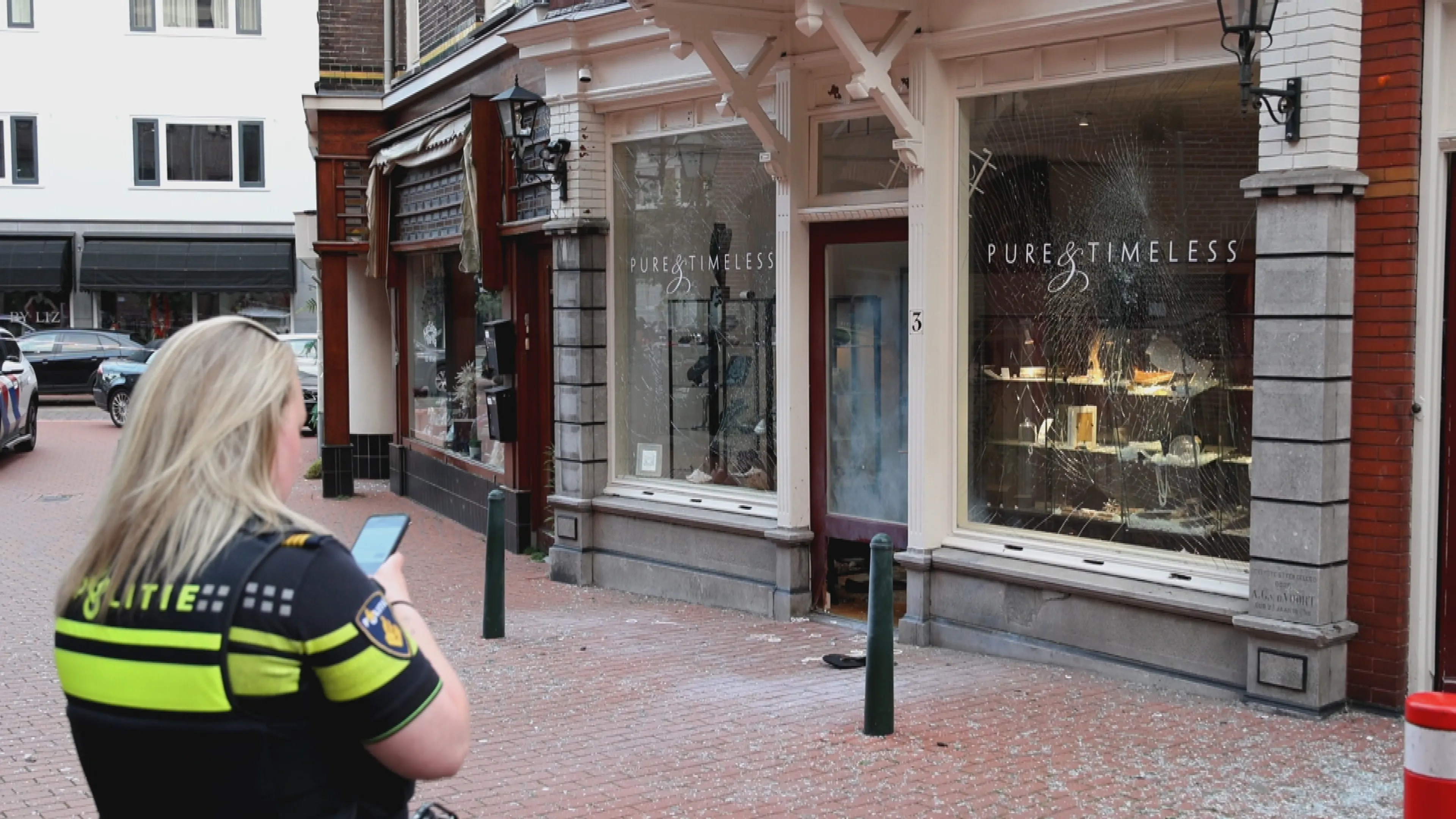 Enorme schade na inbraak met explosief bij juwelier Bussum