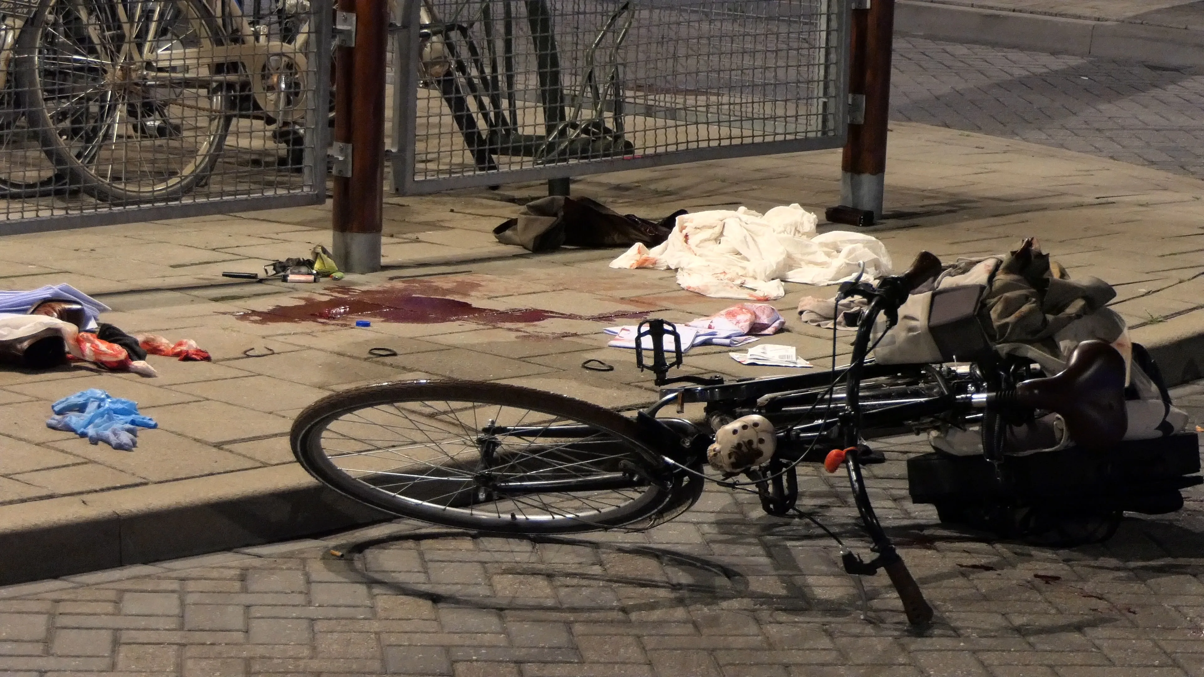 Gewonde man op straat gevonden na steekincident, 'tientallen meters bloedspoor'