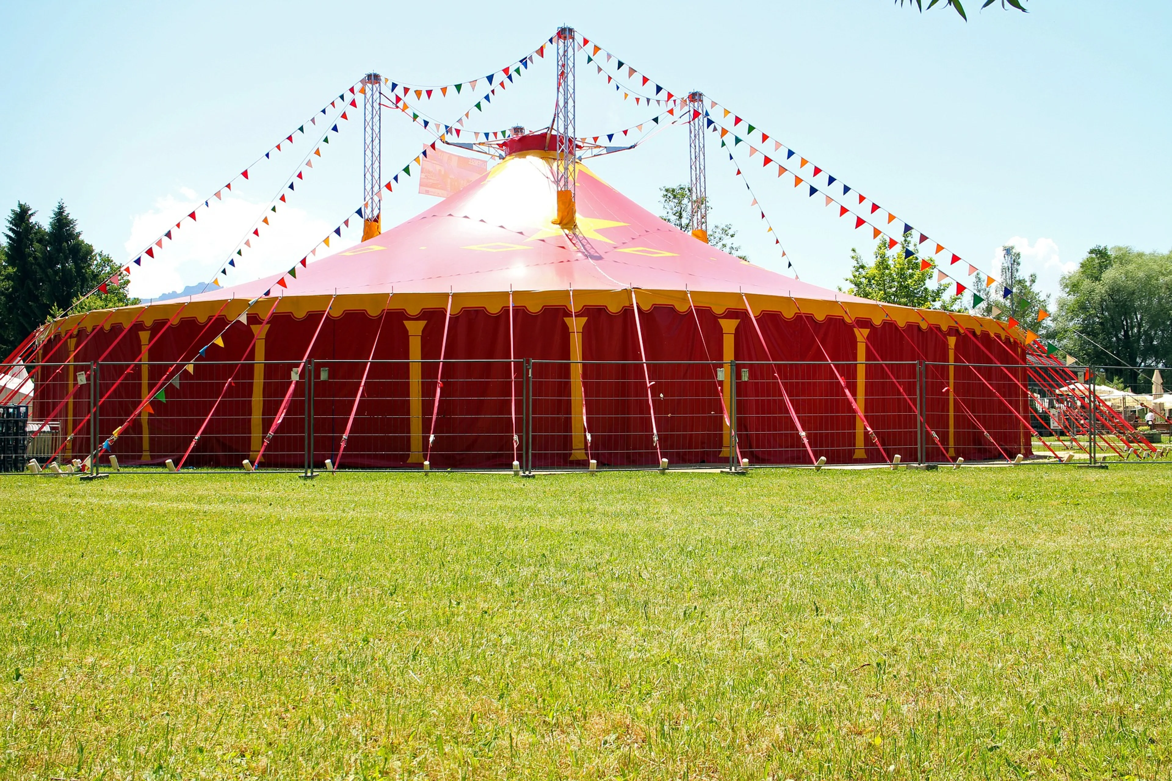 'Circus Renz zit vast in Drachten wegens coronavirus'