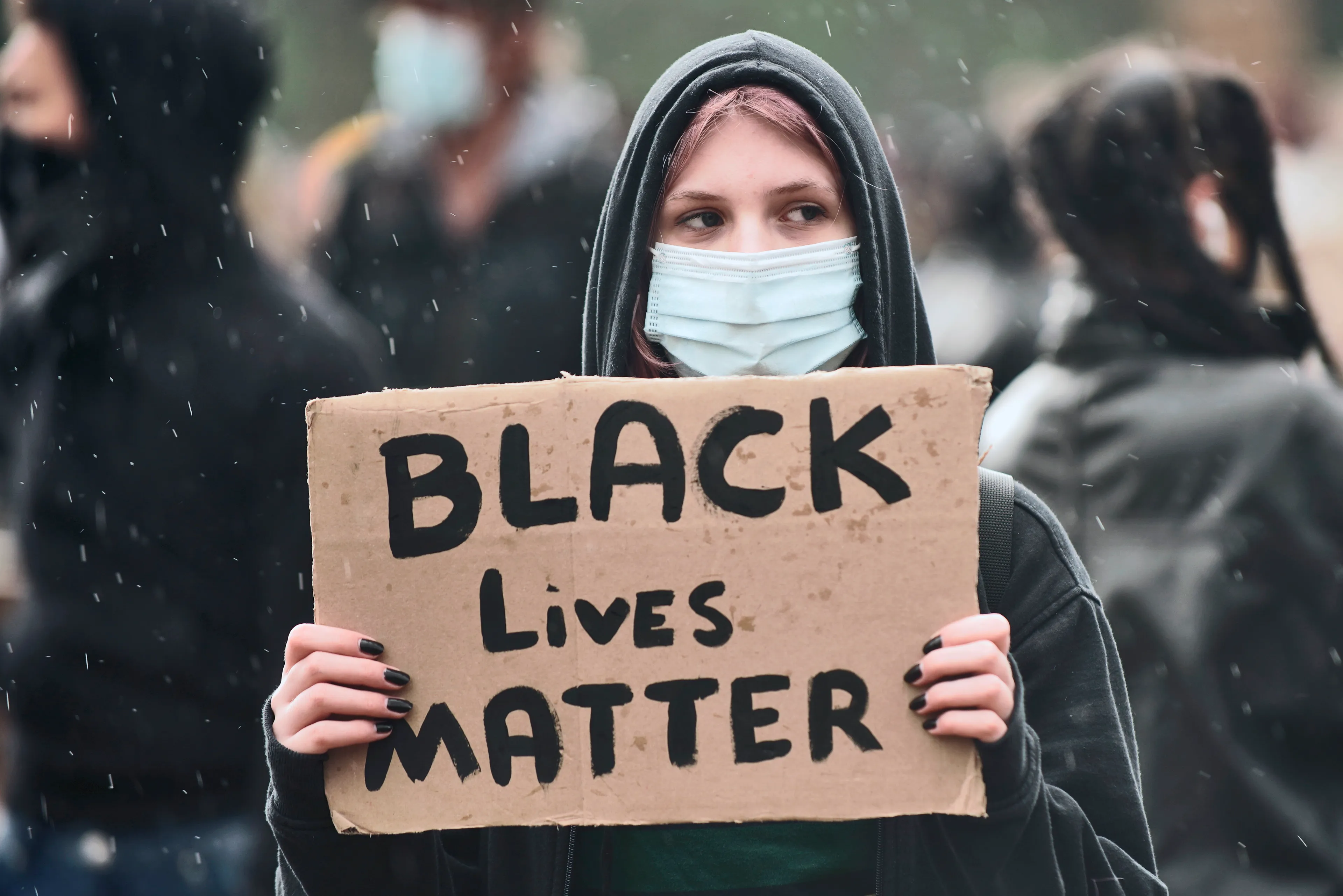 Politie bepleit gelijke behandeling met 'ongepaste' hashtag #bluelivesmatter