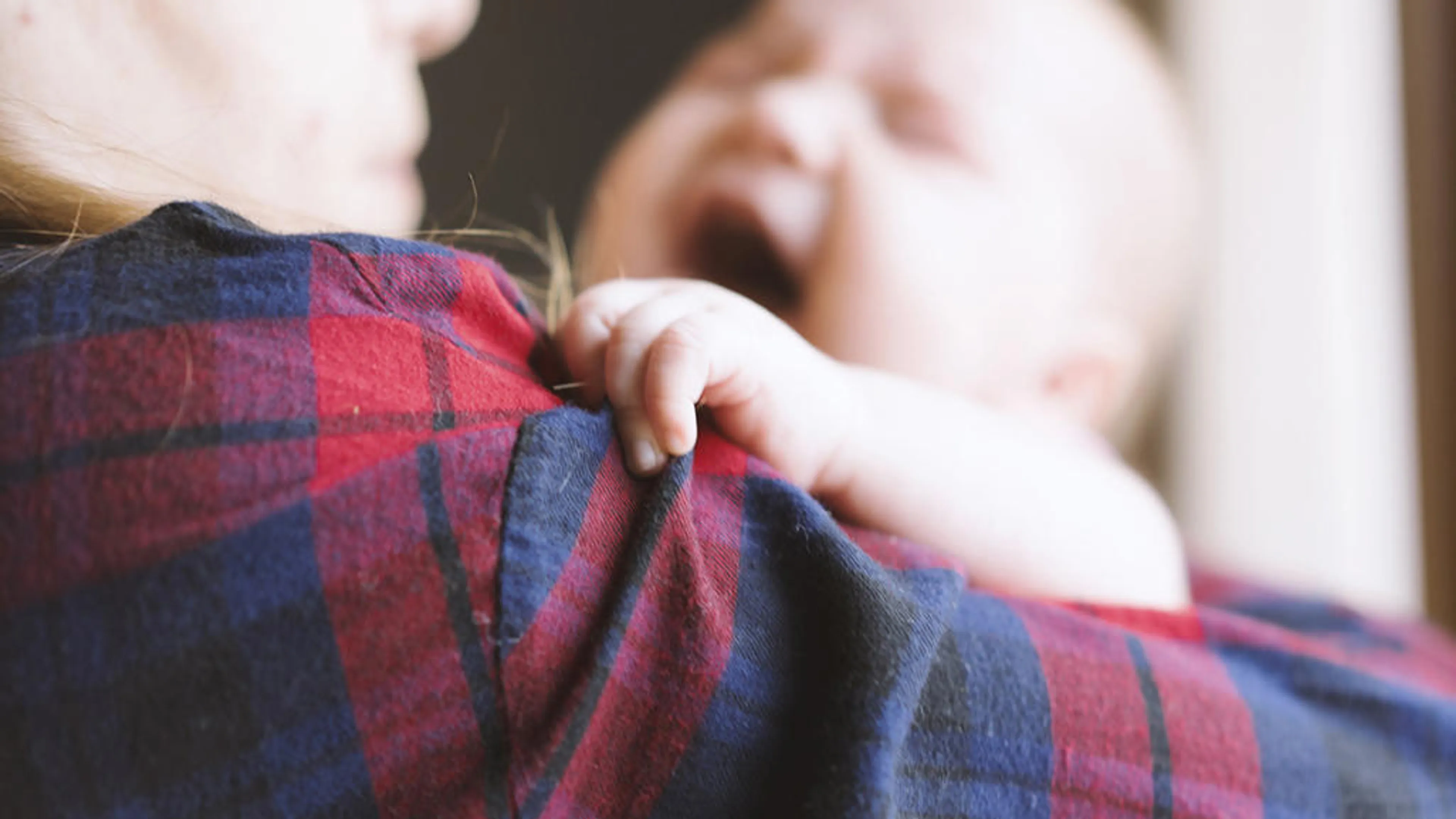 Baby raakt gewond nadat vuurwerk in kinderwagen ontploft