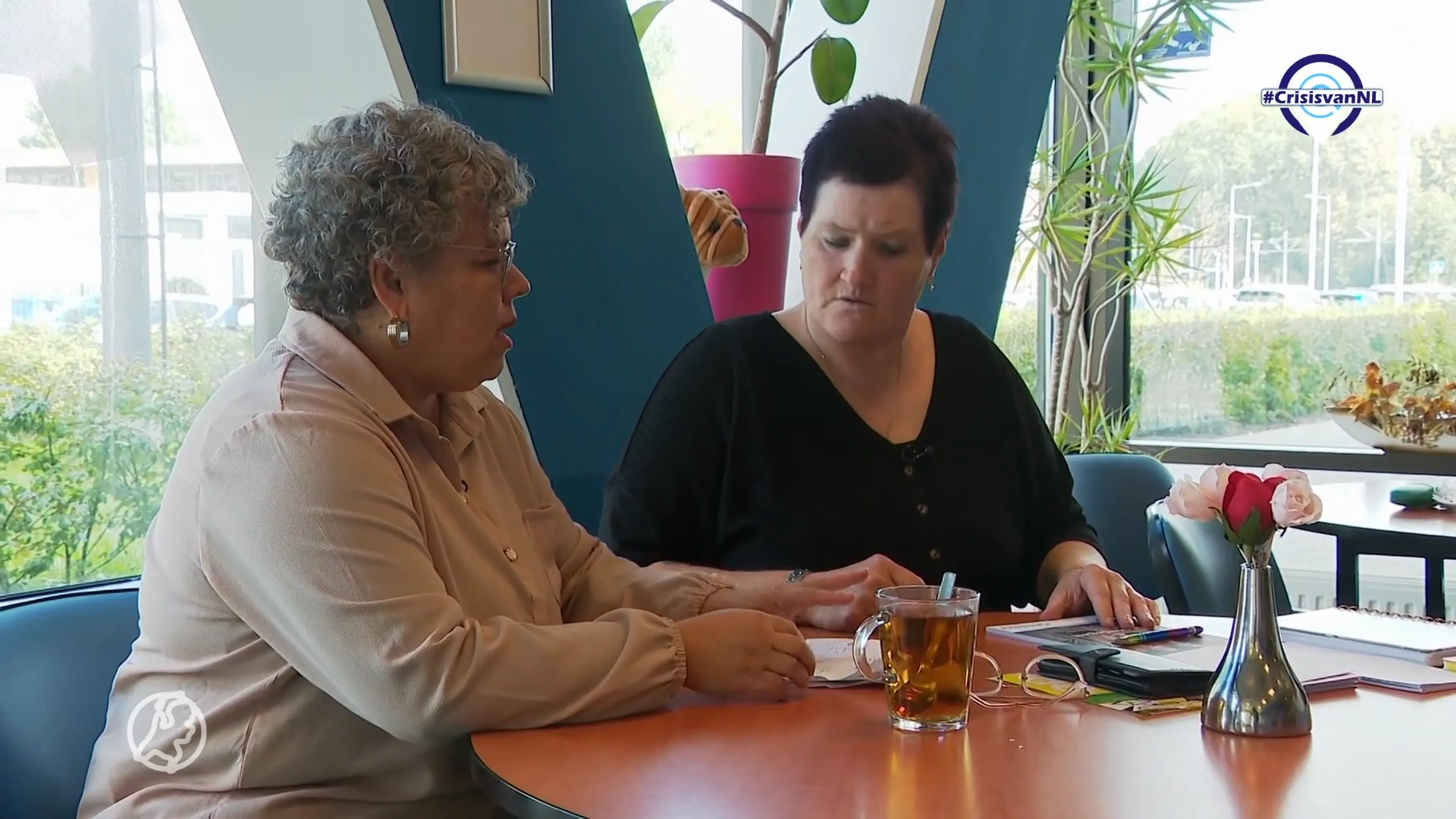 #CrisisvanNL | Op Rotterdam-Zuid worden de armsten nu door buren aan eten geholpen