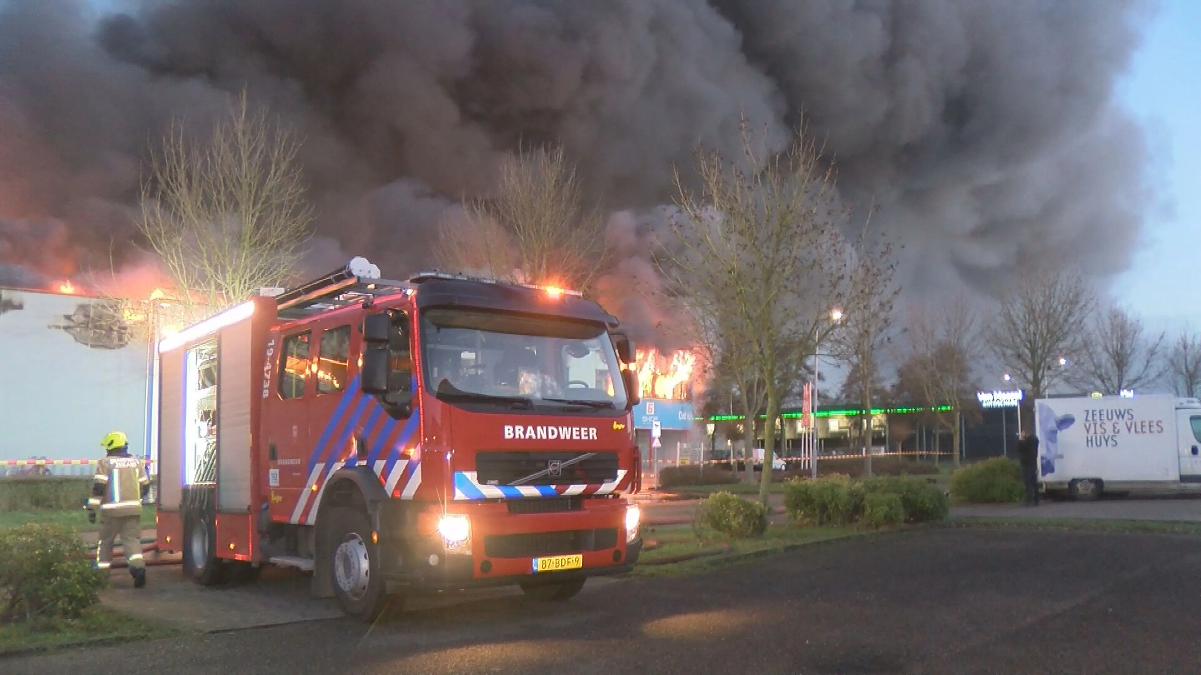 Brand in Goes na ruim 24 uur onder controle, brandweer nog tot morgenochtend bezig