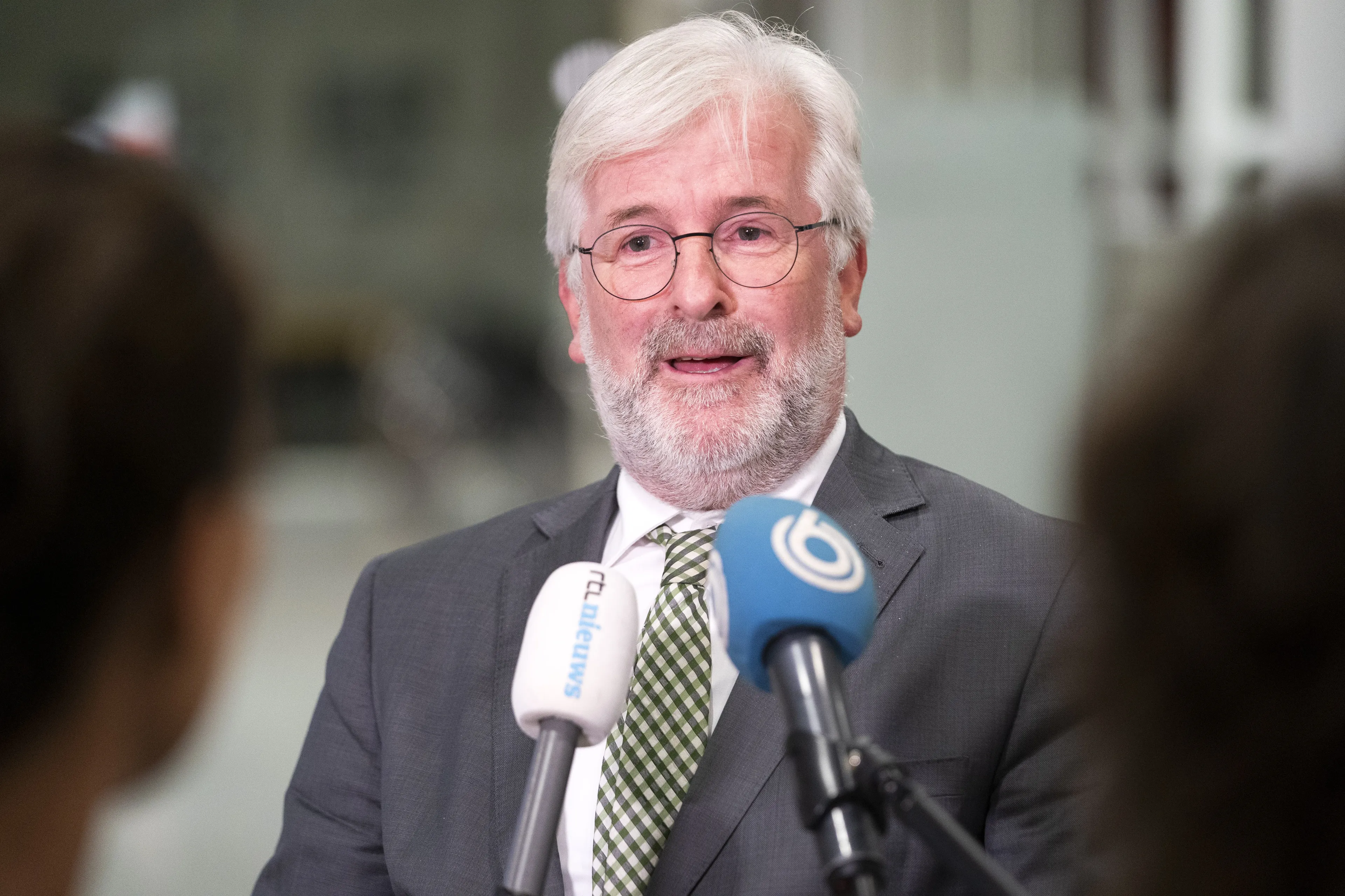 Burgemeester Terneuzen neemt ontslag om azc: 'Inbreuk op het vertrouwen' 