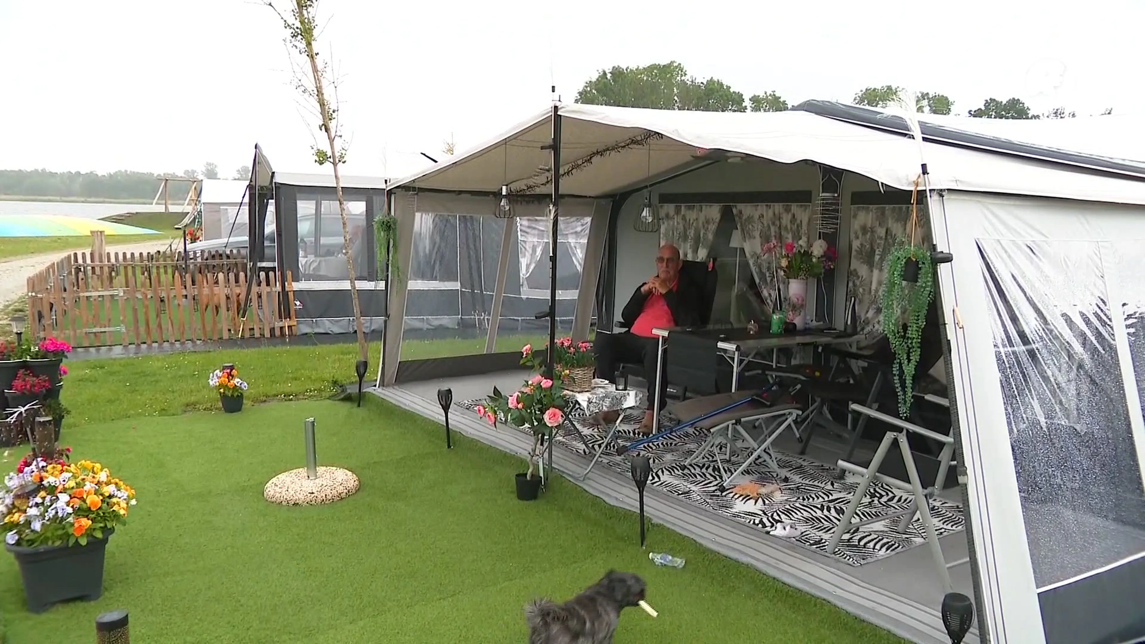 Kampeerders trekken zich niets aan van de regen: 'Wij zijn diehards'