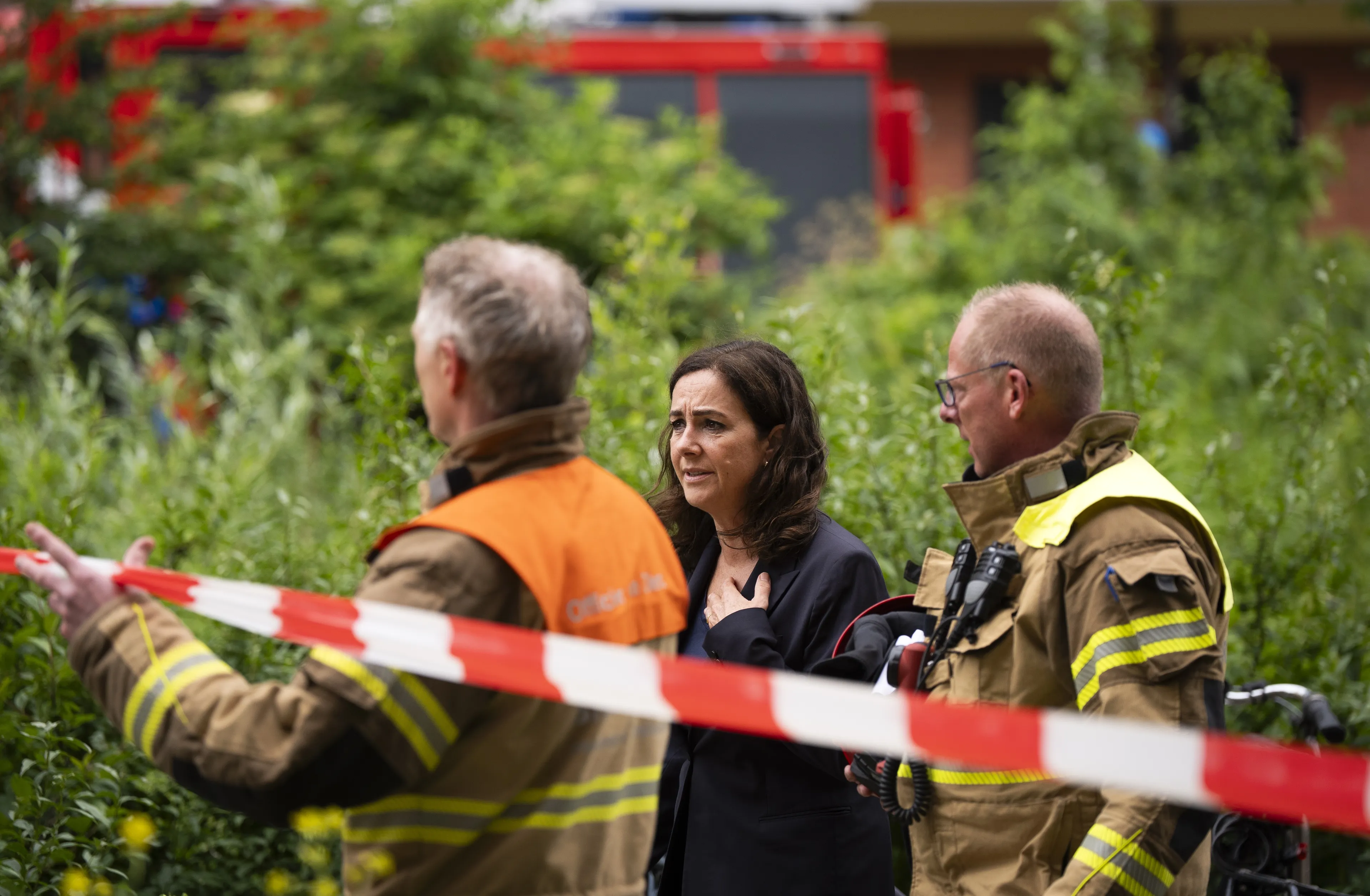 Halsema bezoekt plek explosie in Amsterdam: 'Mensen leven al in angst'