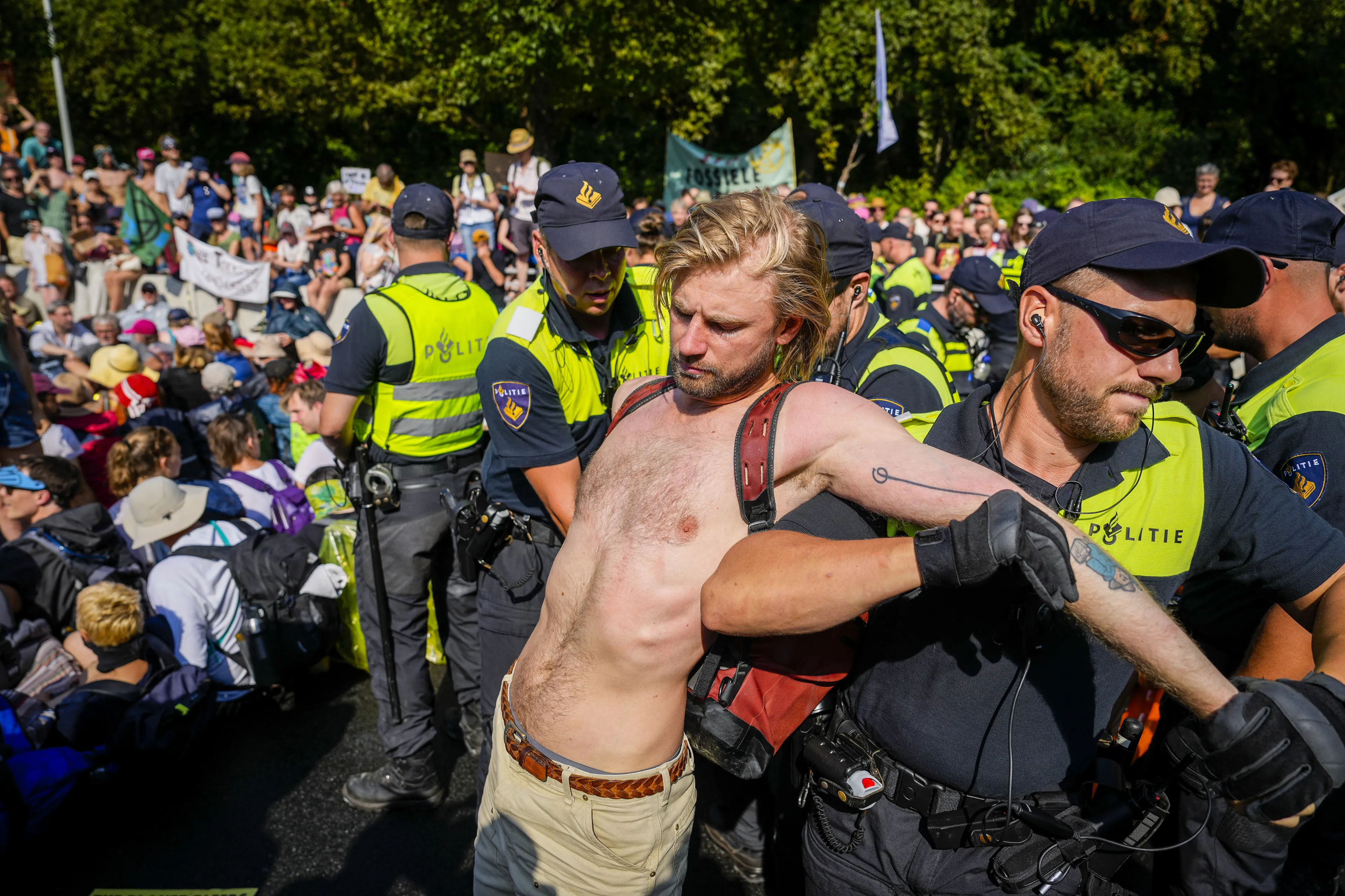 Ruim 2400 demonstranten opgepakt bij protest op A12