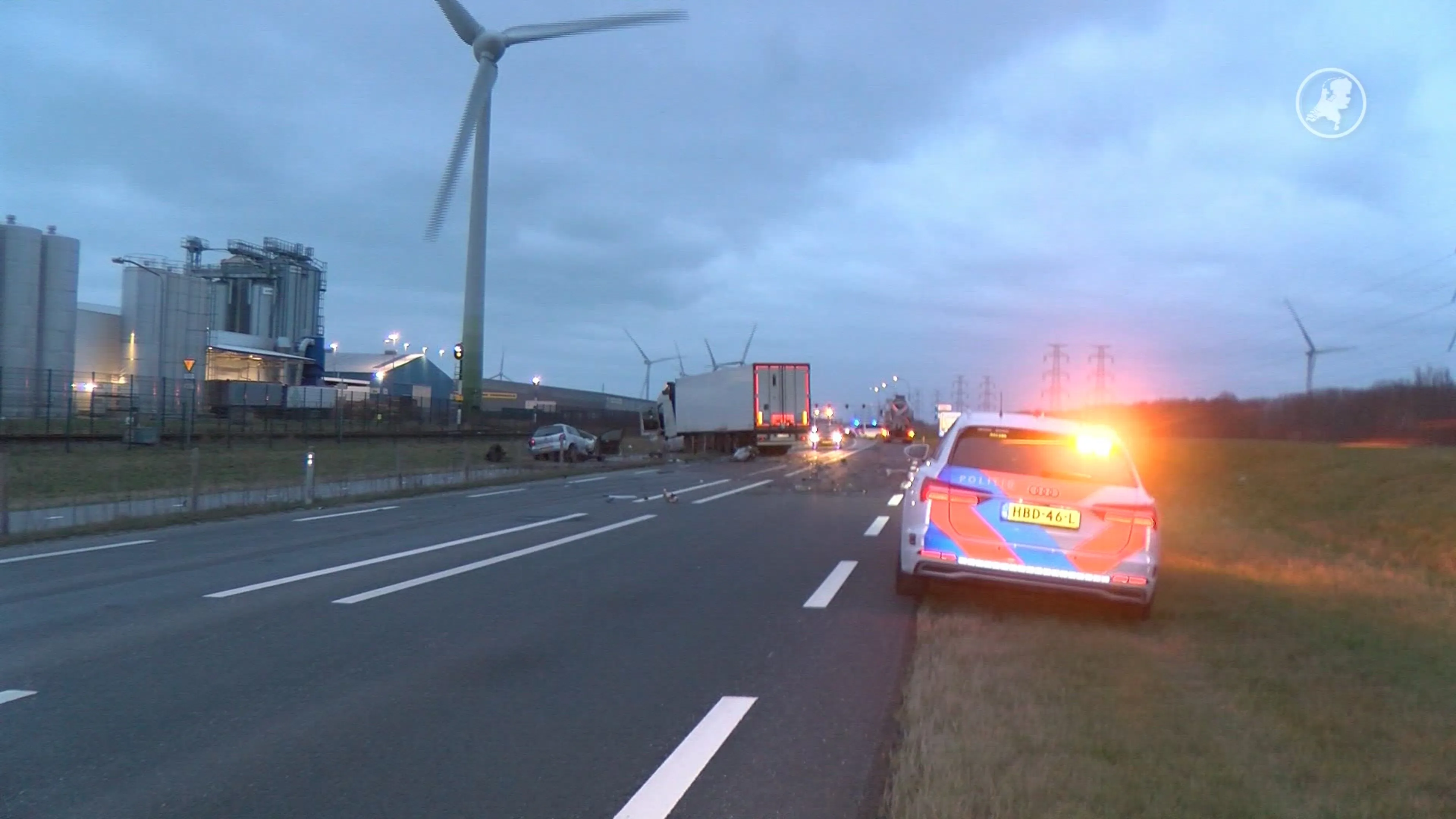 Automobilist (20) overleden na botsing met vrachtwagen in Ritthem