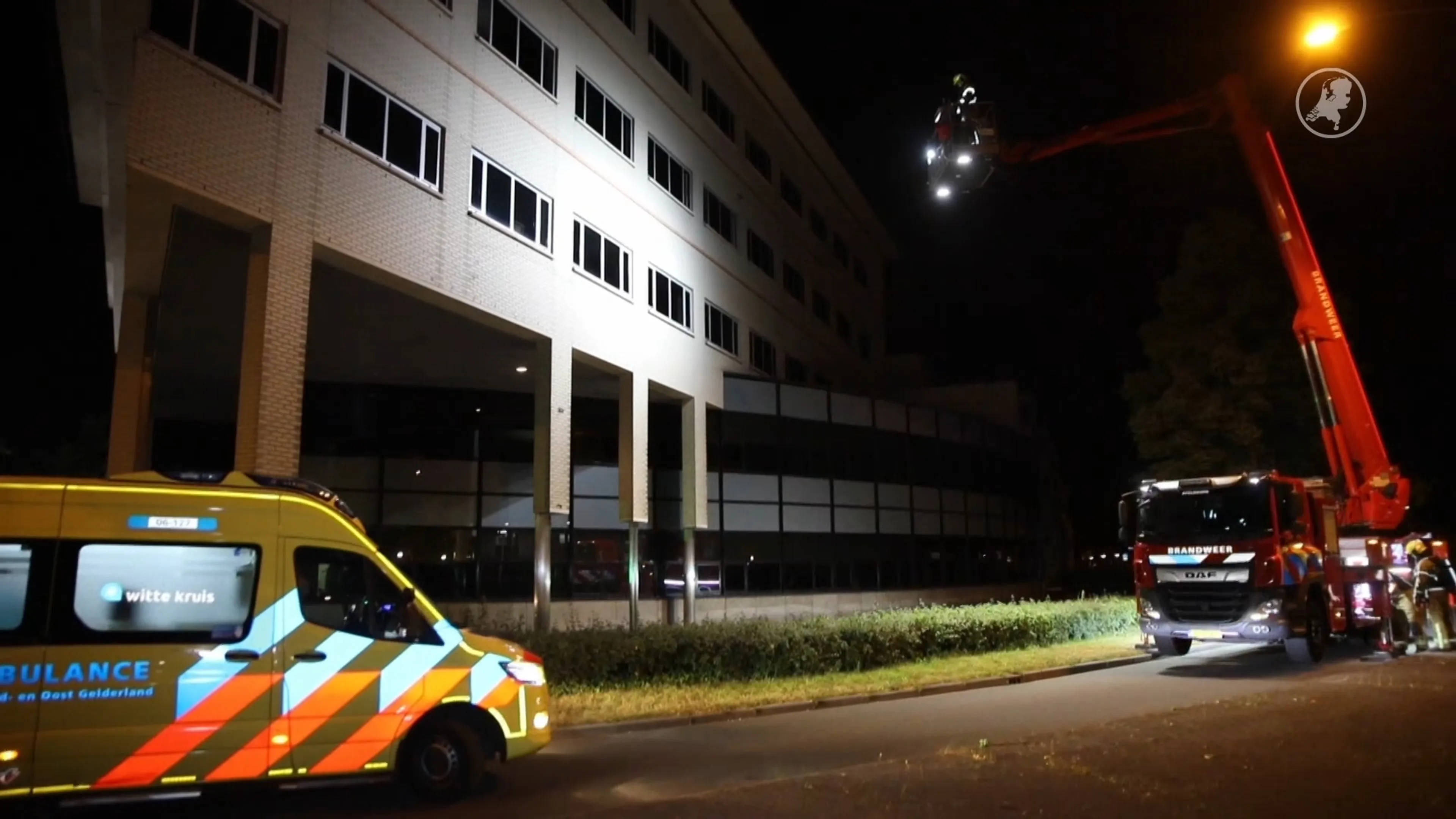 Explosie en brand in appartement in Apeldoorn, bewoner gewond