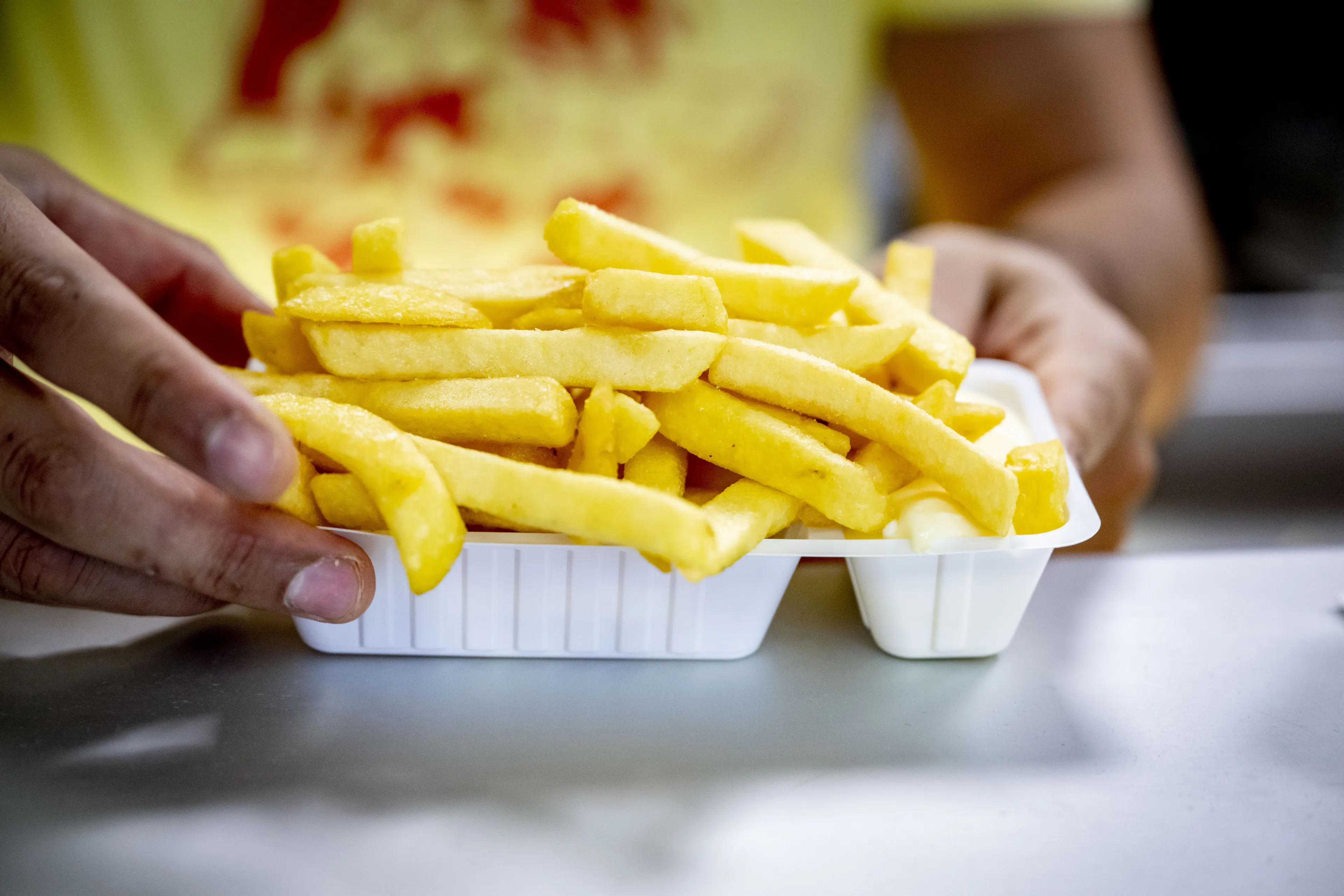 Weinig mensen met eigen pan naar snackbar sinds invoering plastictaks