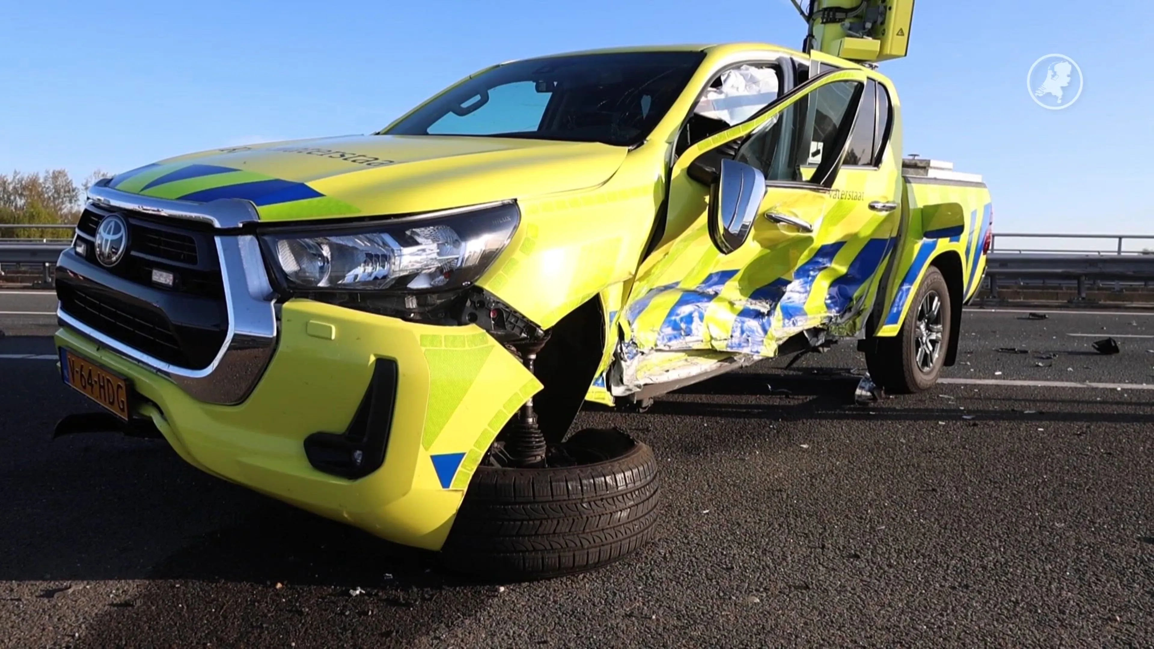 Auto ramt voertuig weginspecteur: N31 urenlang afgesloten