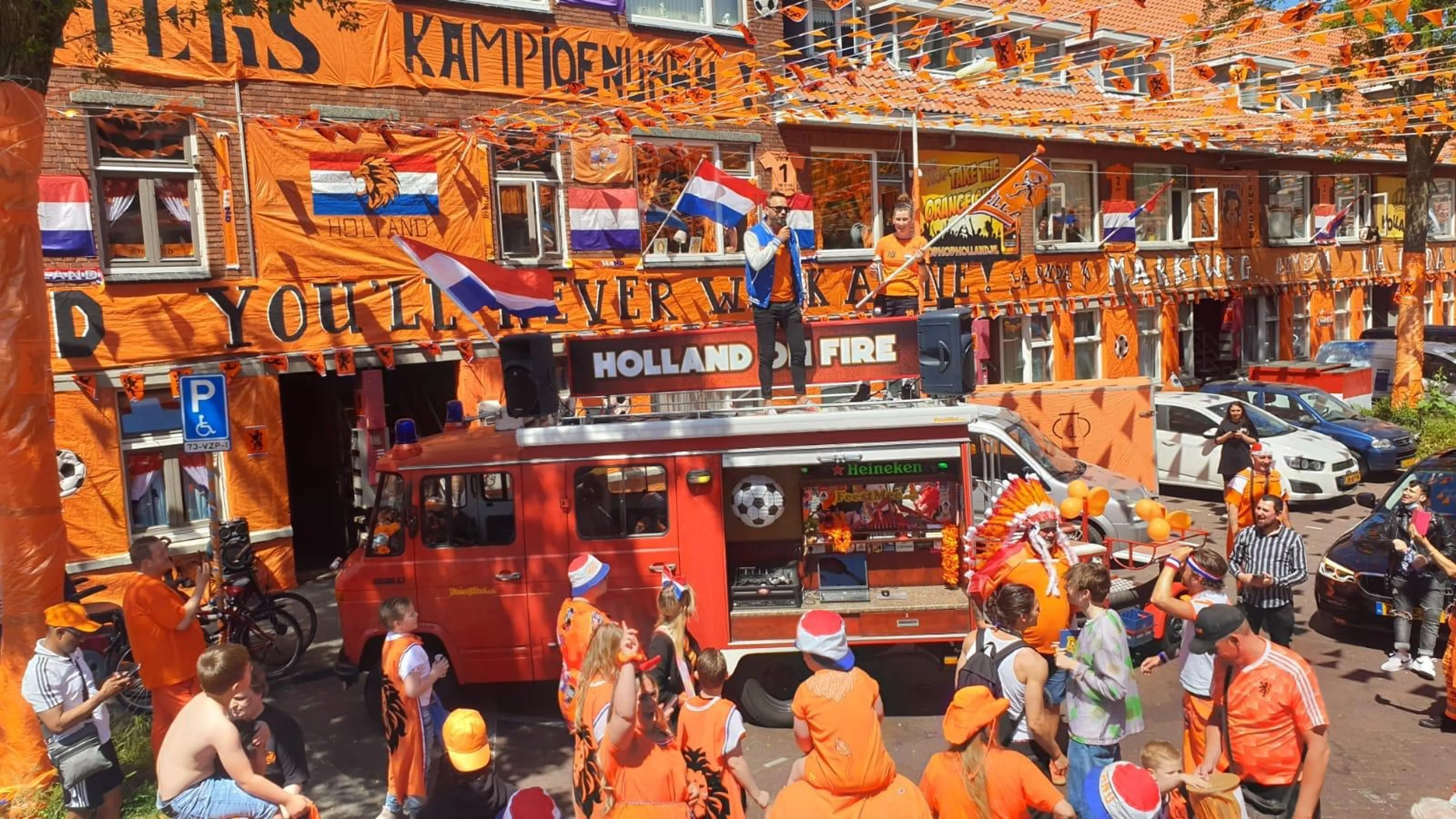 Amsterdamse politie houdt feestzanger Edwin van der Toolen tegen: 'Wat een zuur gedoe'