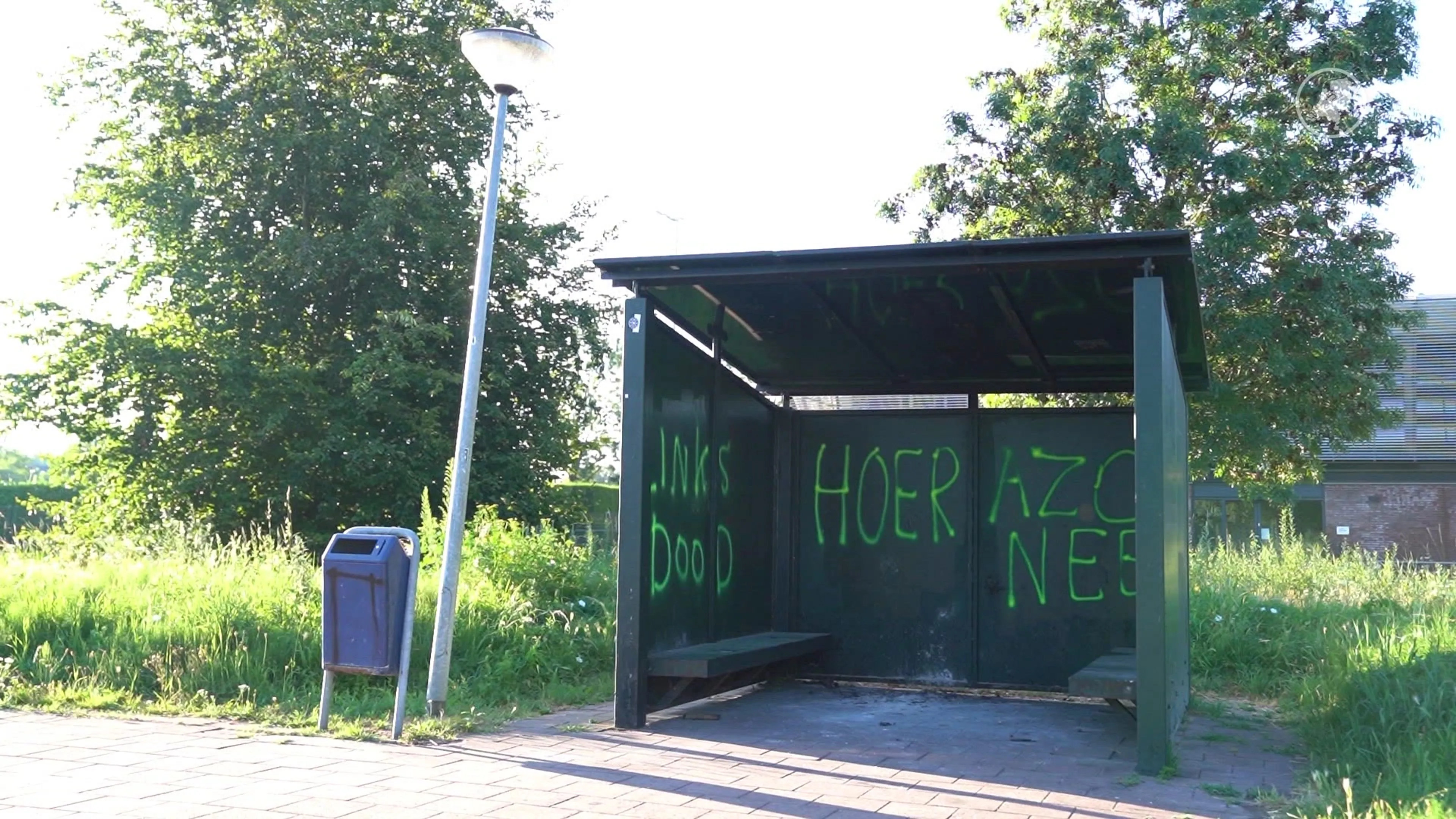 Jeugdhonk in Engelen beklad met anti-asielleuzen