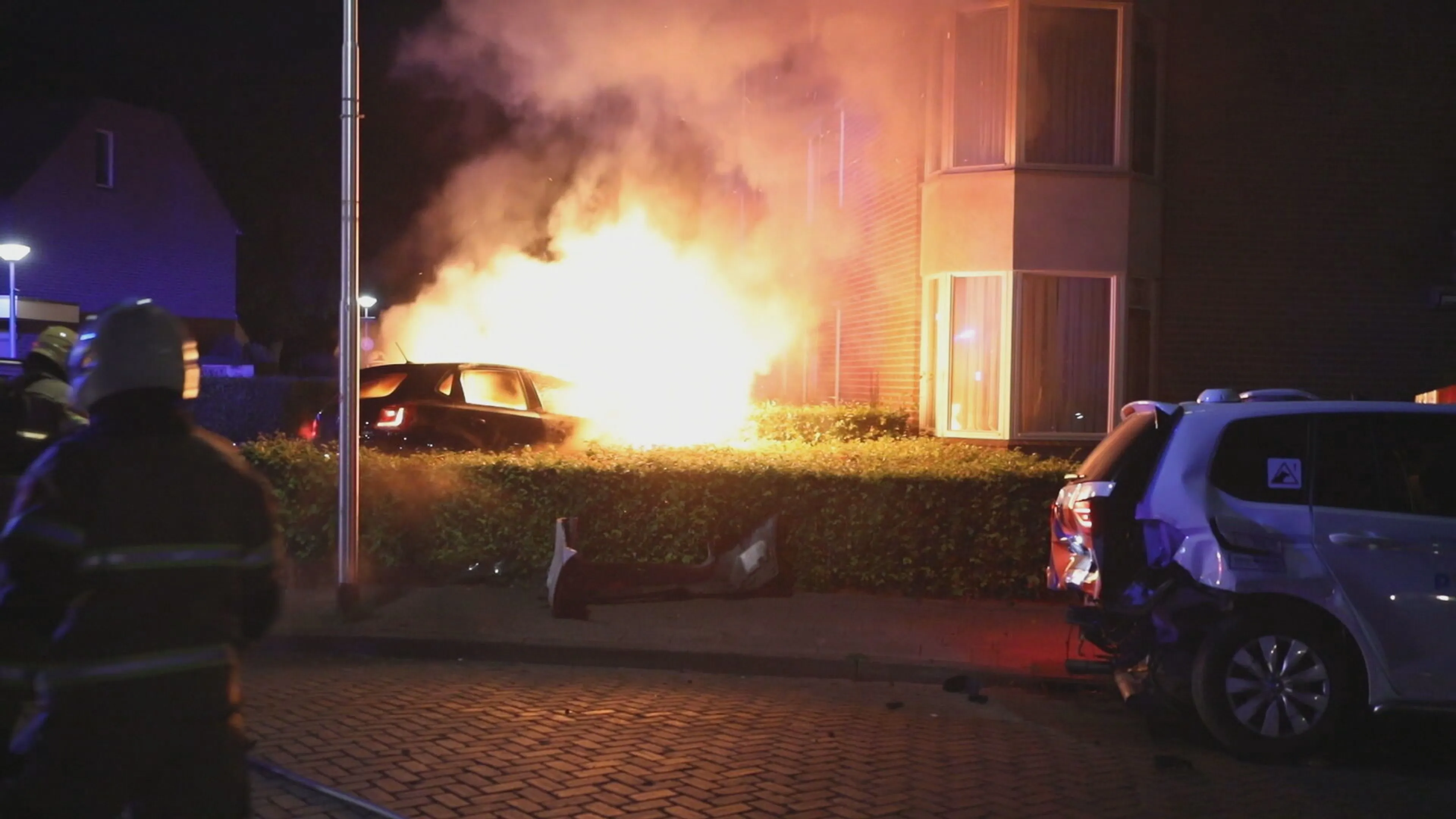Lachgasverdachte knalt op politieauto in Oss