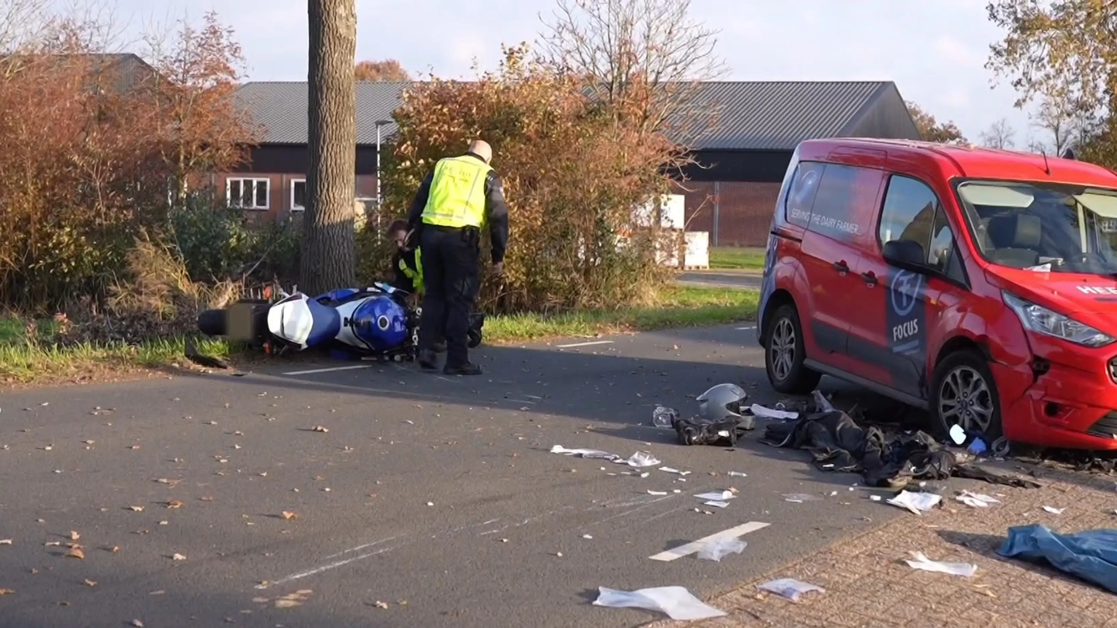 Motorrijder (32) botst op afslaande auto in Oirschot en overlijdt