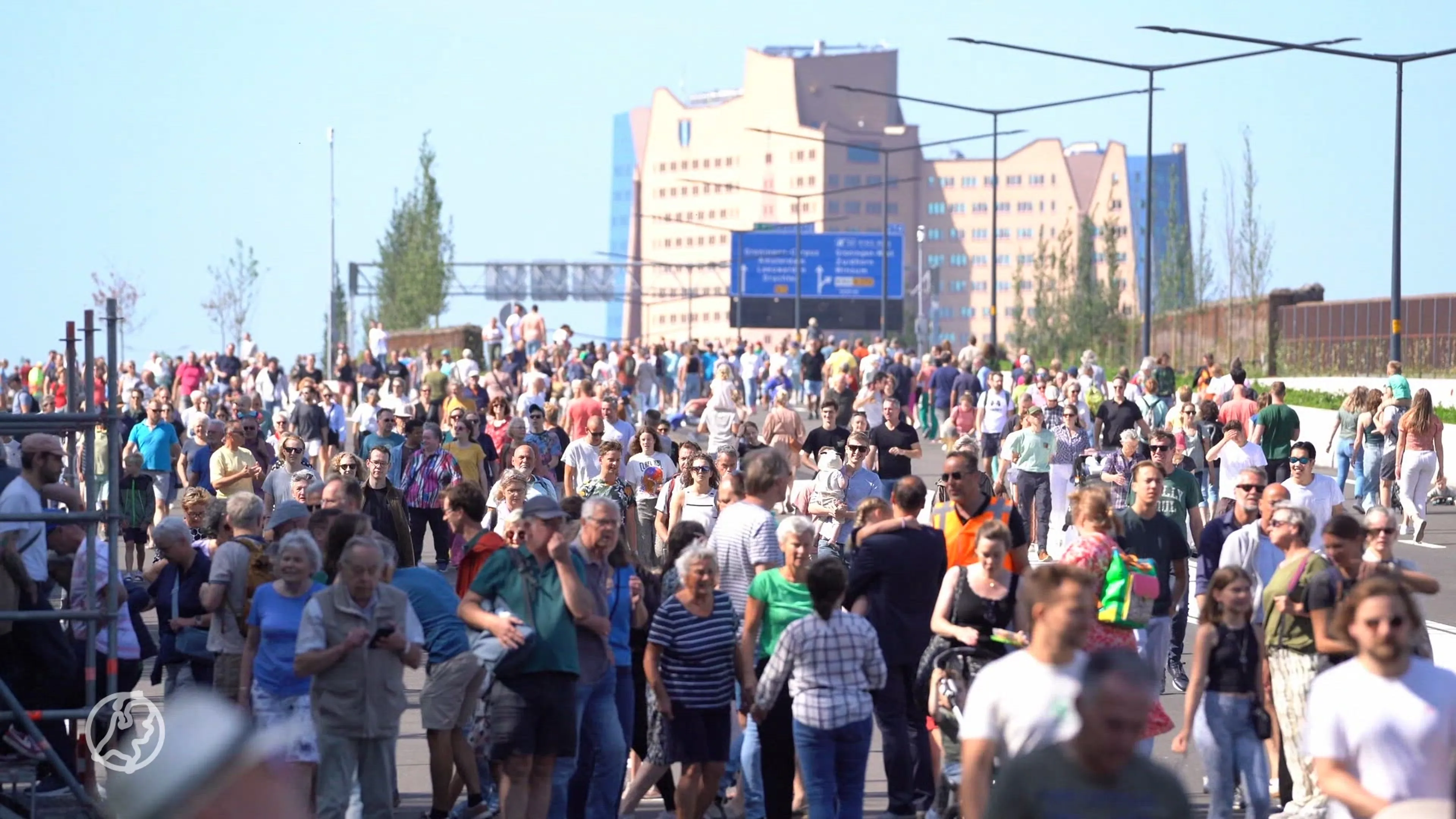 Ruim 20.000 mensen lopen over nieuwe ringweg Groningen