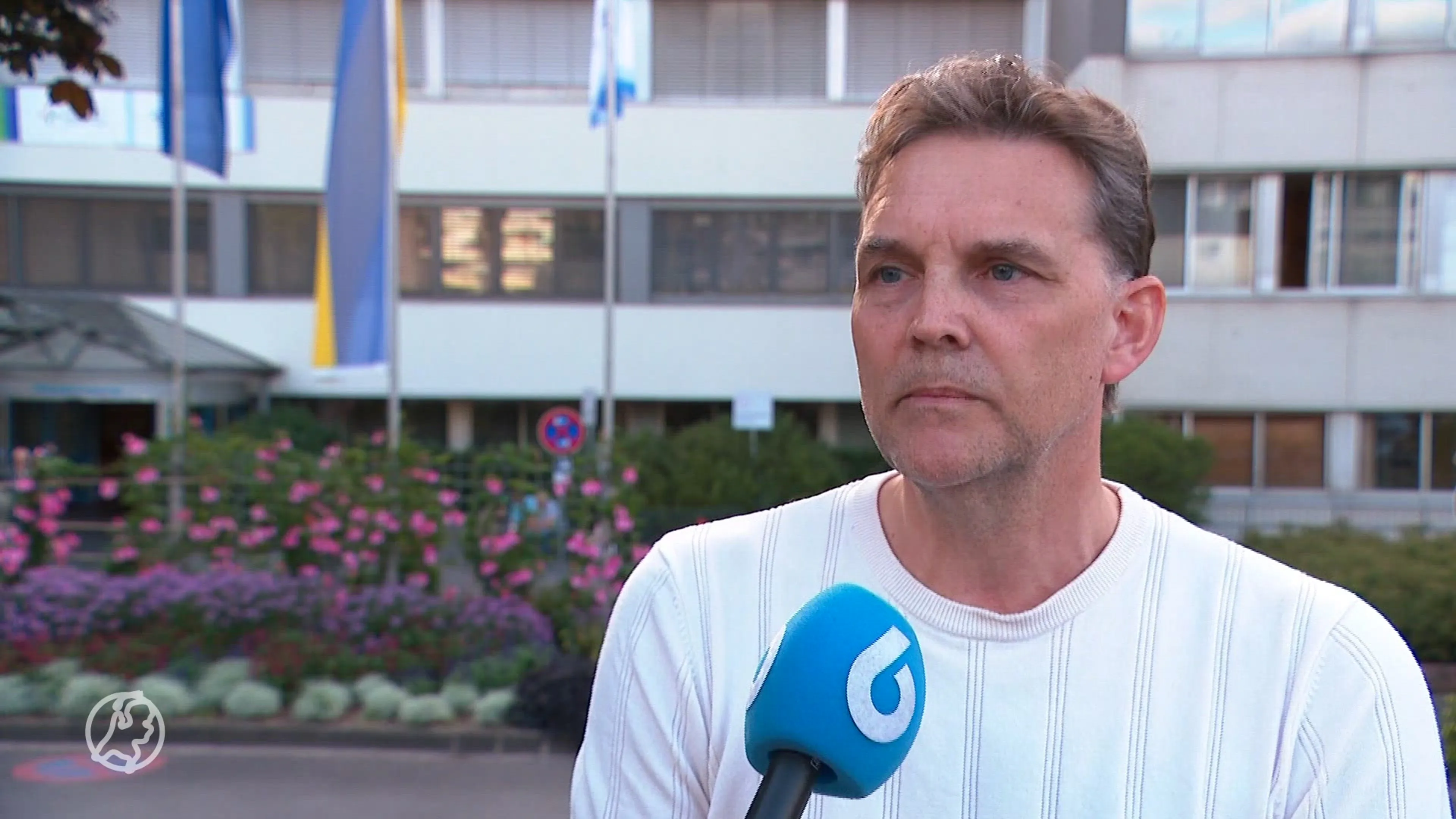 Auke krijgt telefoontje van familie uit Duits puinhotel: 'schoonvader, ga bidden'