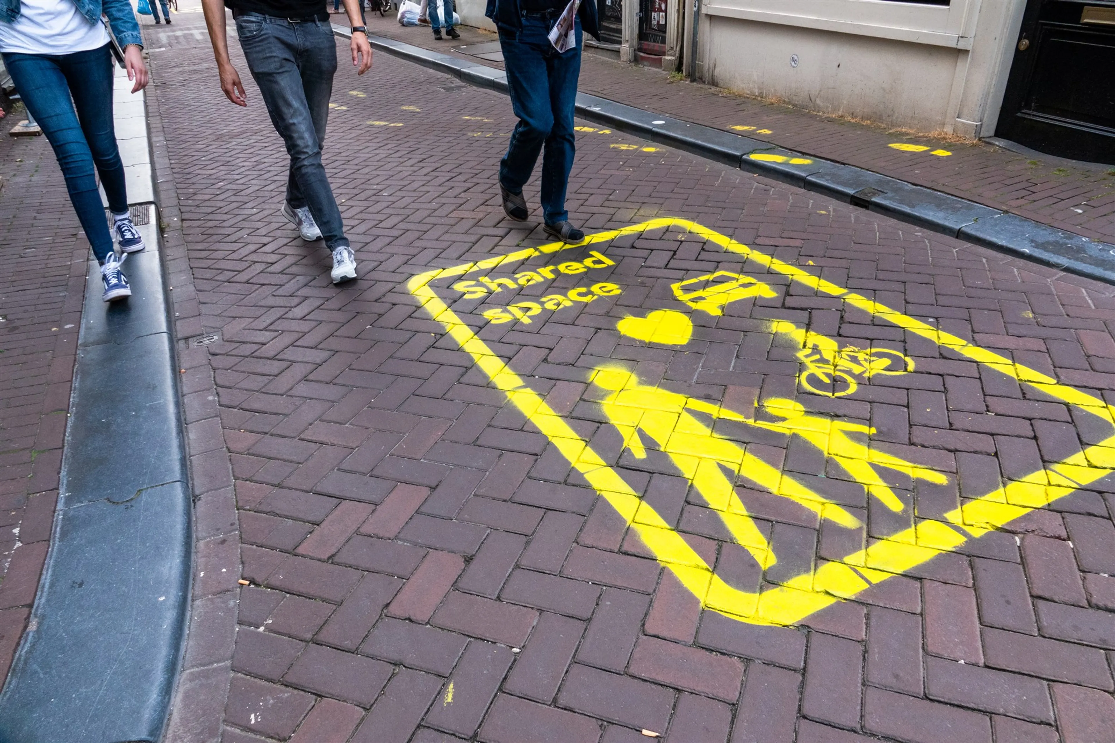 Amsterdam neemt extra coronamaatregelen: 'nieuwe lockdown is laatste wat we willen'