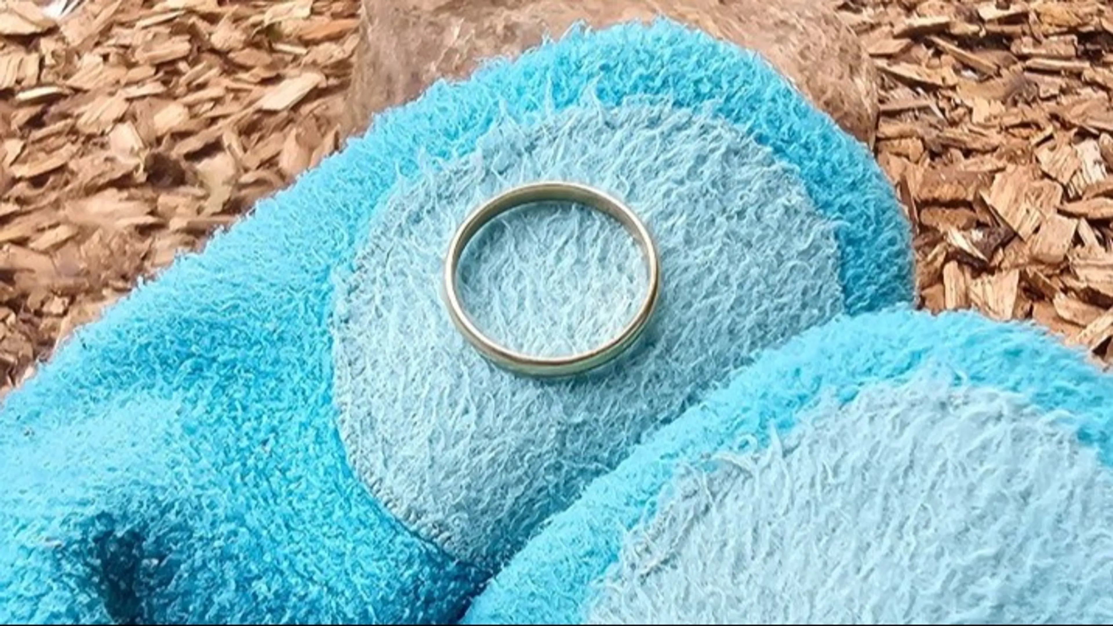 Wie is zijn trouwring verloren in de jungle van Almere? De ring is meer dan 50 jaar oud