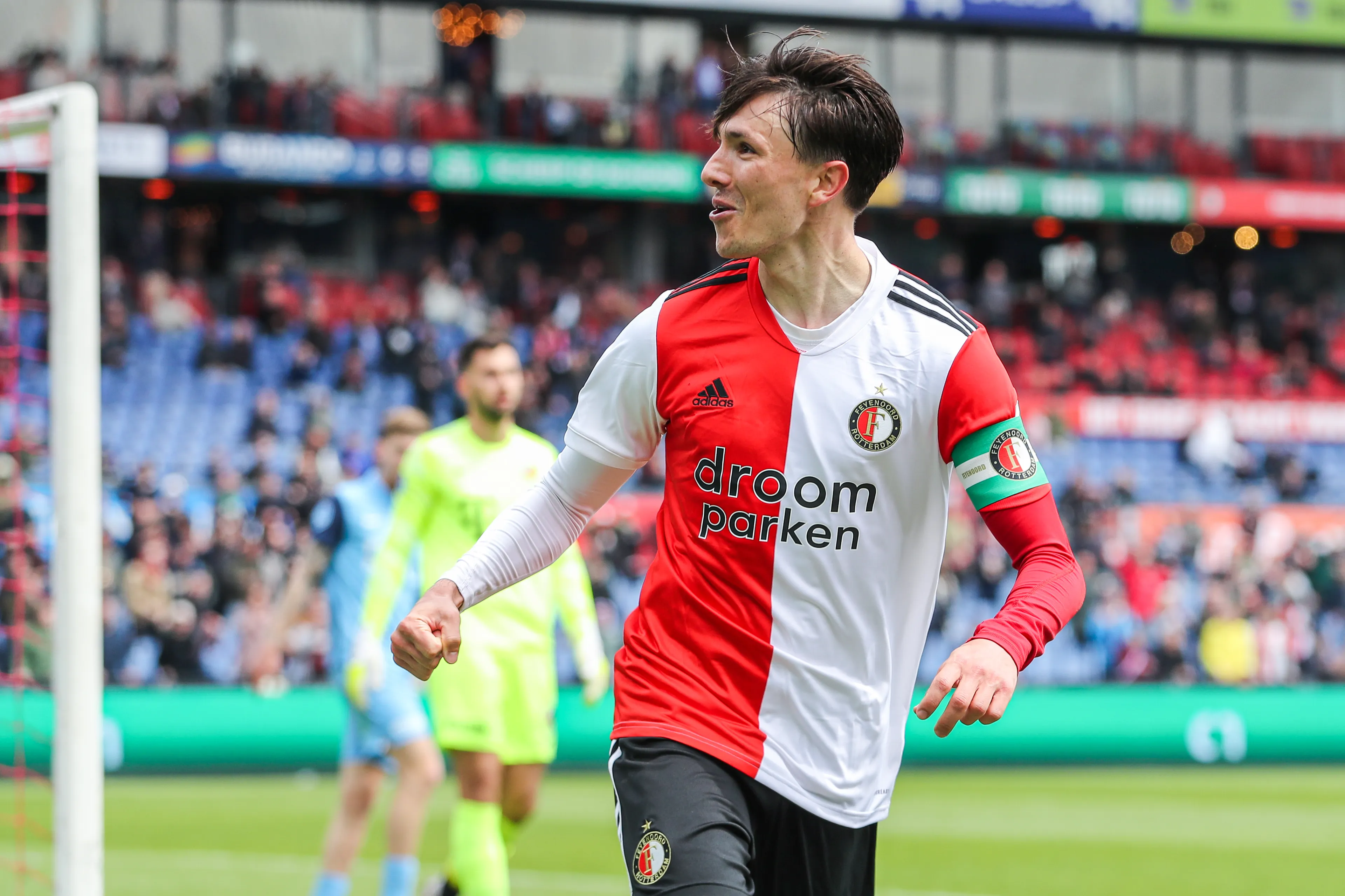 'Berghuis maakt beladen transfer en verhuist van Feyenoord naar Ajax'