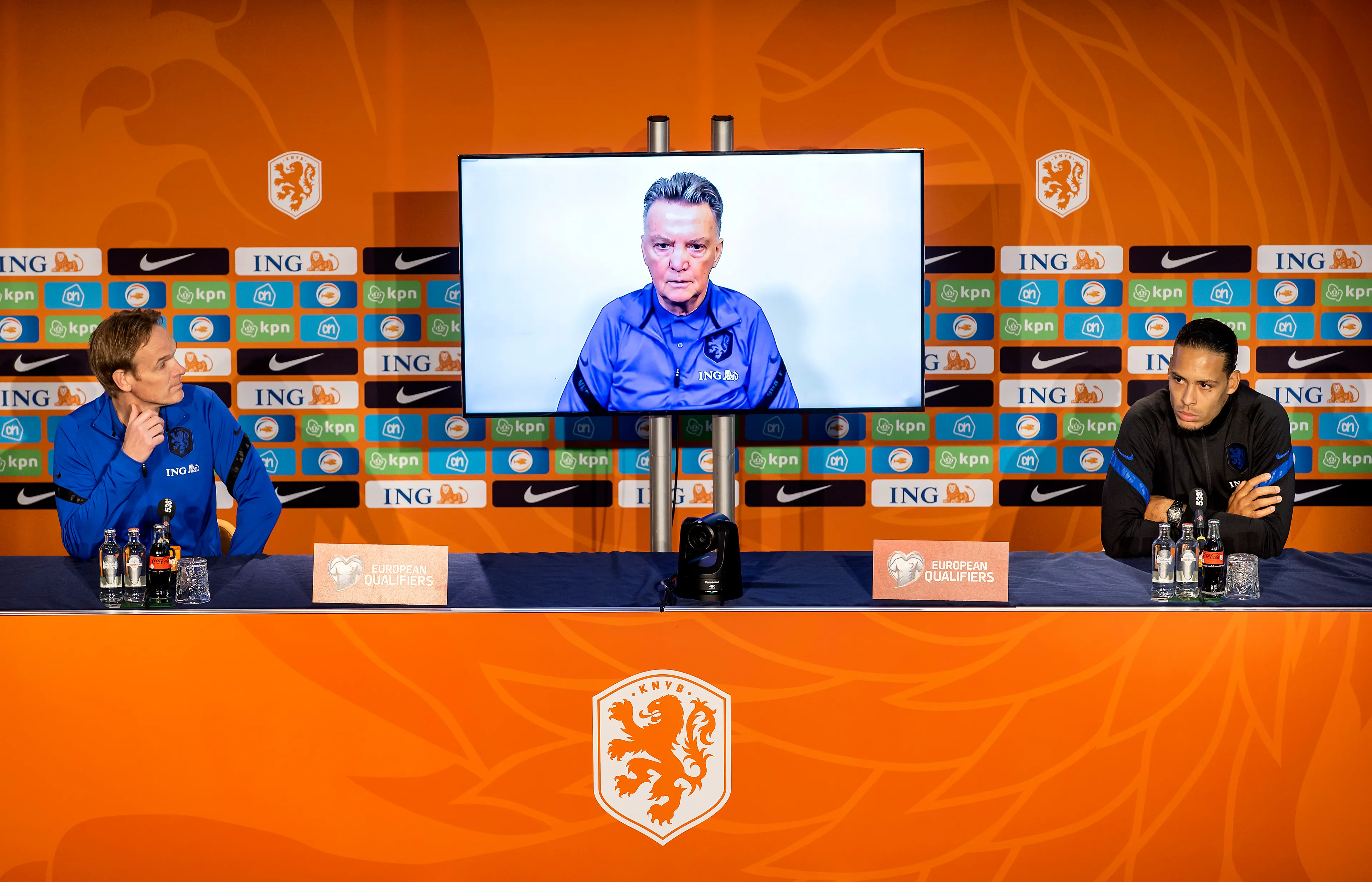 Geblesseerde Van Gaal gelooft in WK-kwalificatie van Oranje