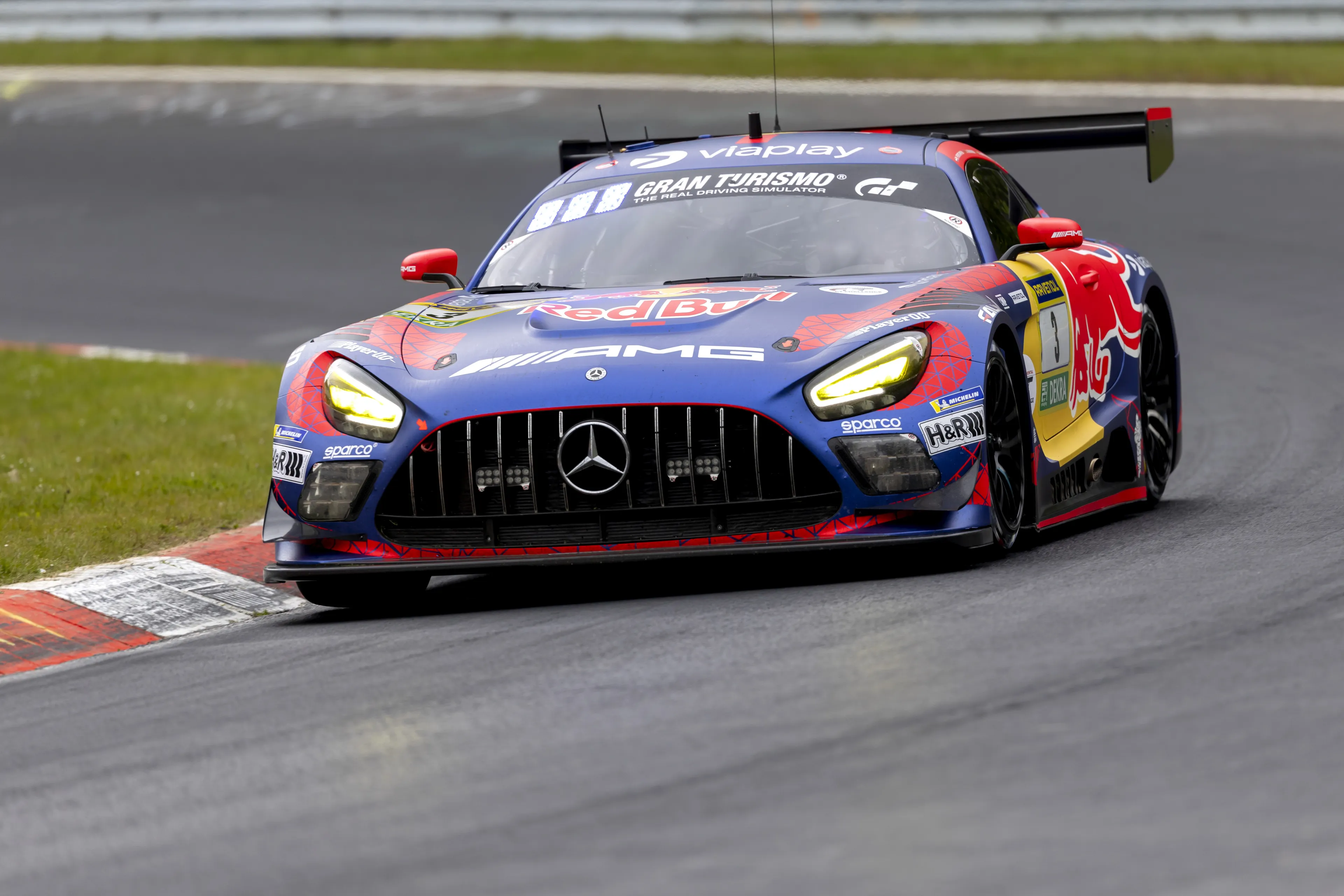 Verstappen rijdt sterke tweede stint in de 24 uur van Nürburgring