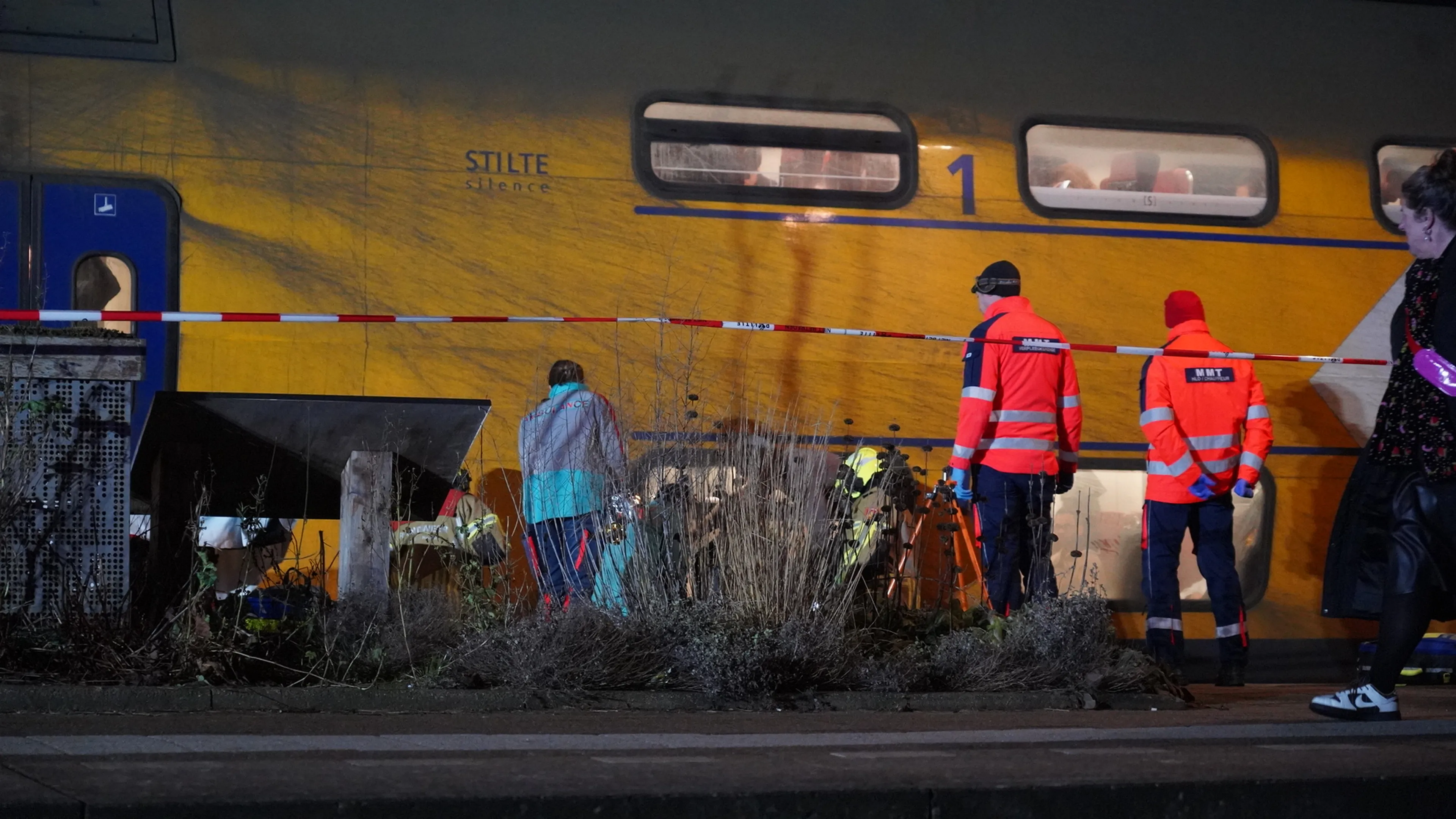 Vrouw gewond na aanrijding met trein bij station Castricum