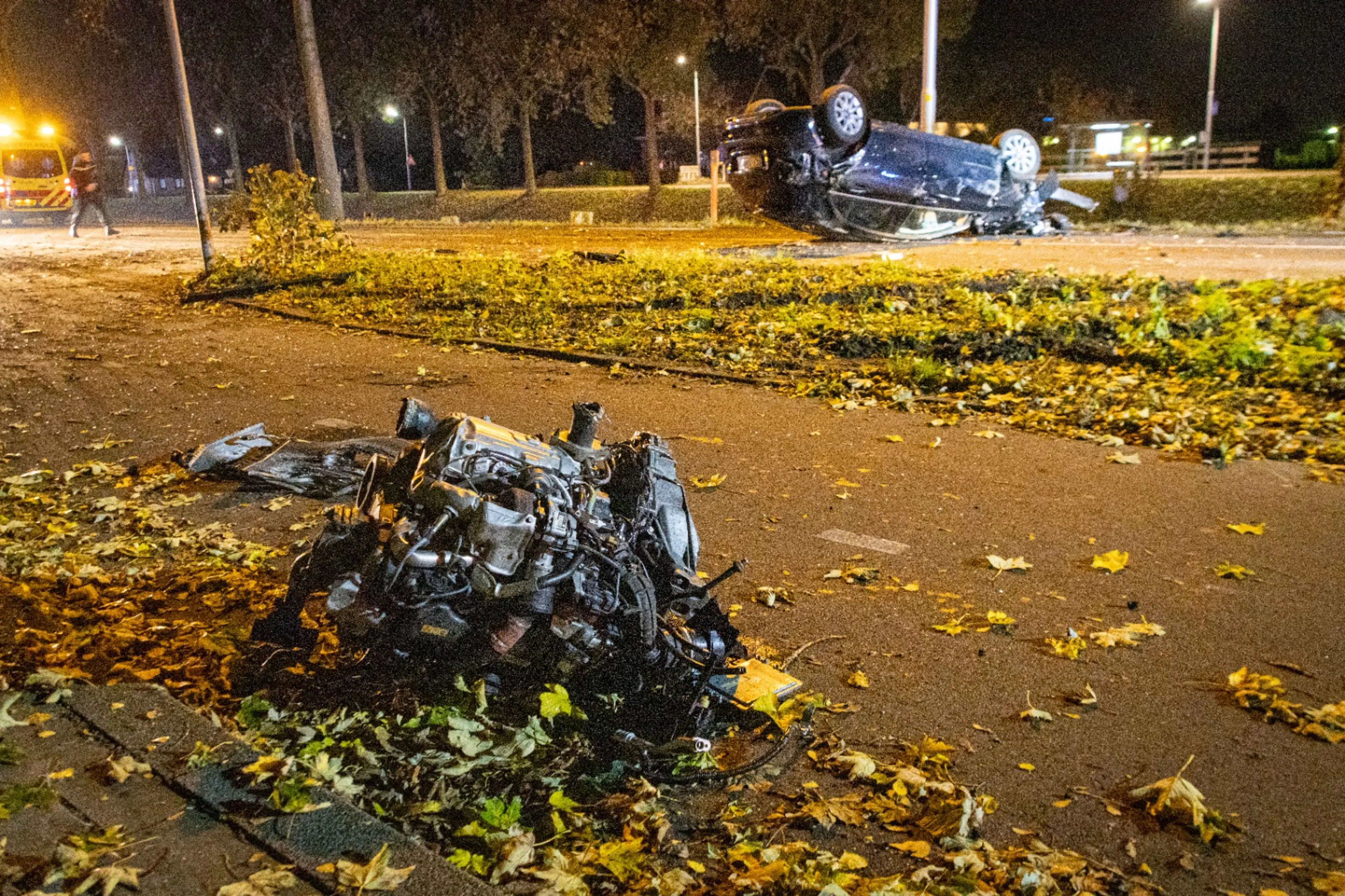 Zwaar ongeluk tussen auto's in Lijnden: motorblok vliegt tientallen meters door de lucht