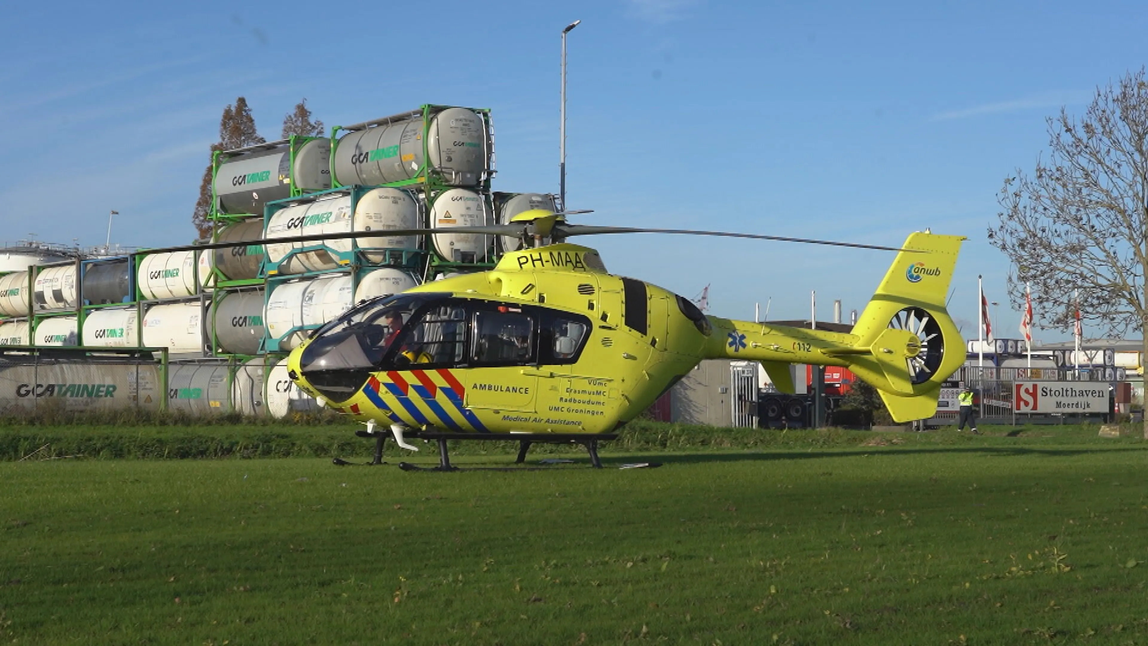 Acht mensen onwel door vrijgekomen giftige stof op industrieterrein Moerdijk
