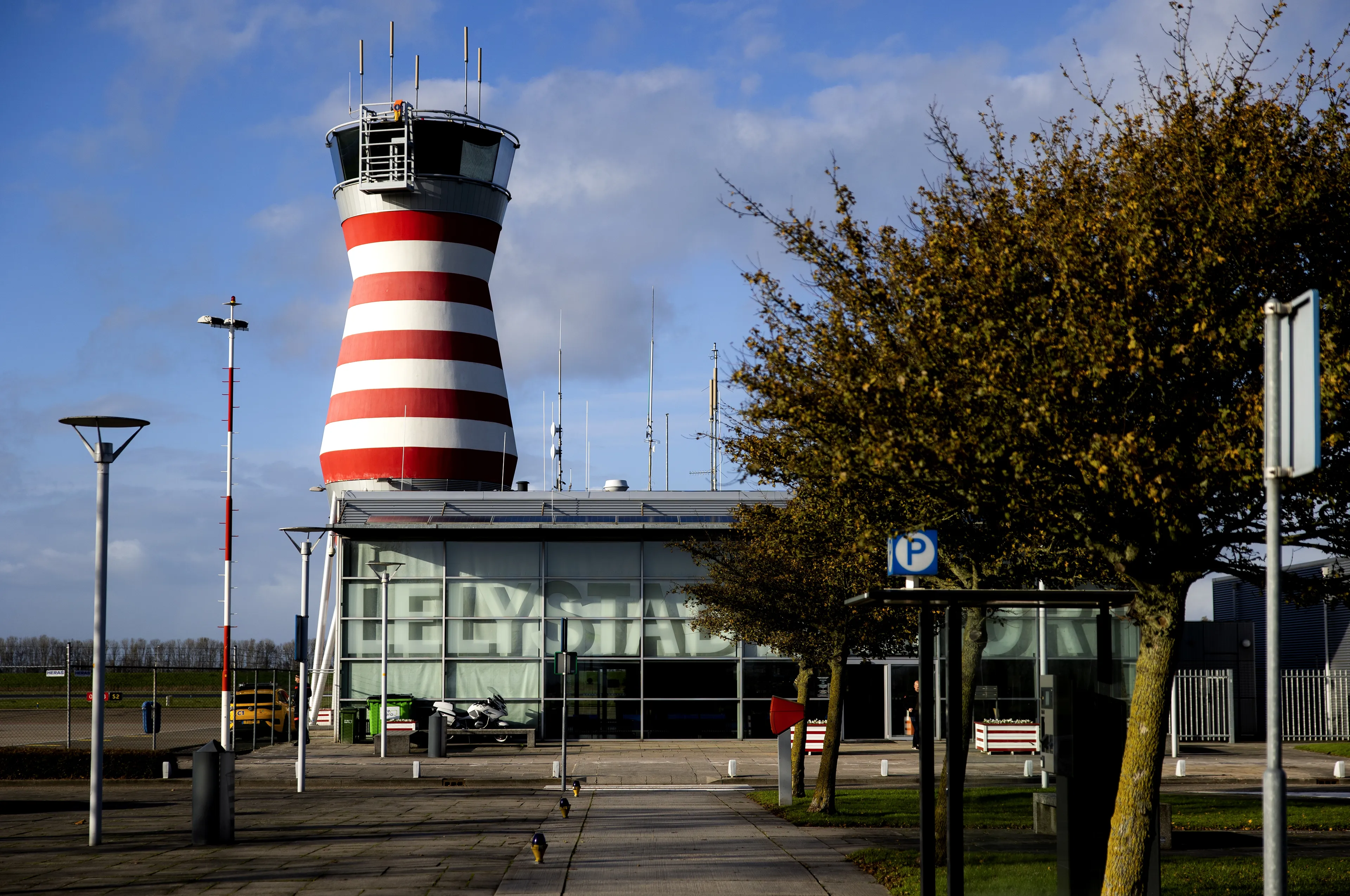 Tien bedrijven moeten wijken voor F-35's op Lelystad Airport
