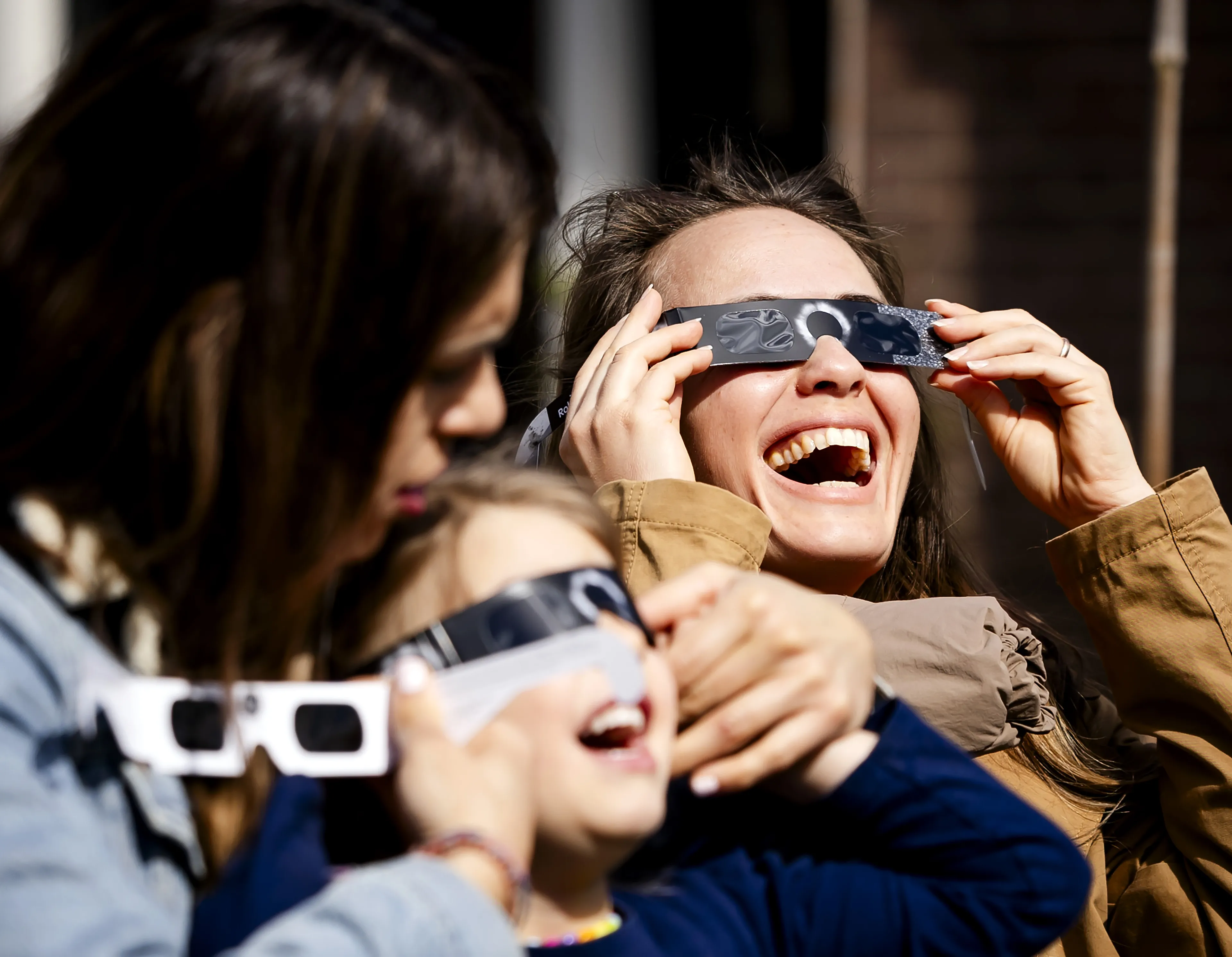 Extra waarschuwing voor kinderen tijdens eclips: 'Meer risico op schade'
