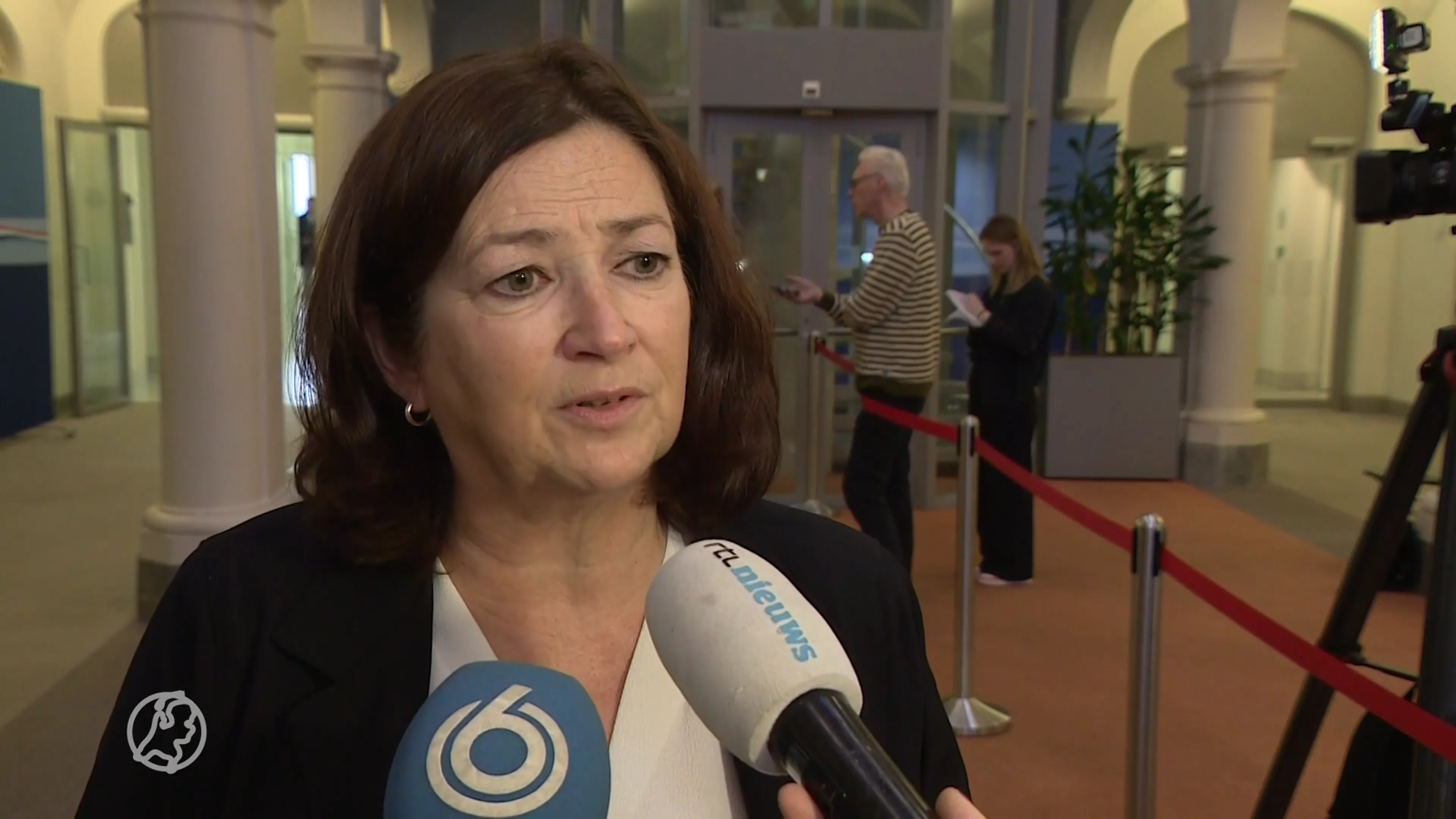 Minister Helder nog steeds in dubio over dragen OneLove-band op WK