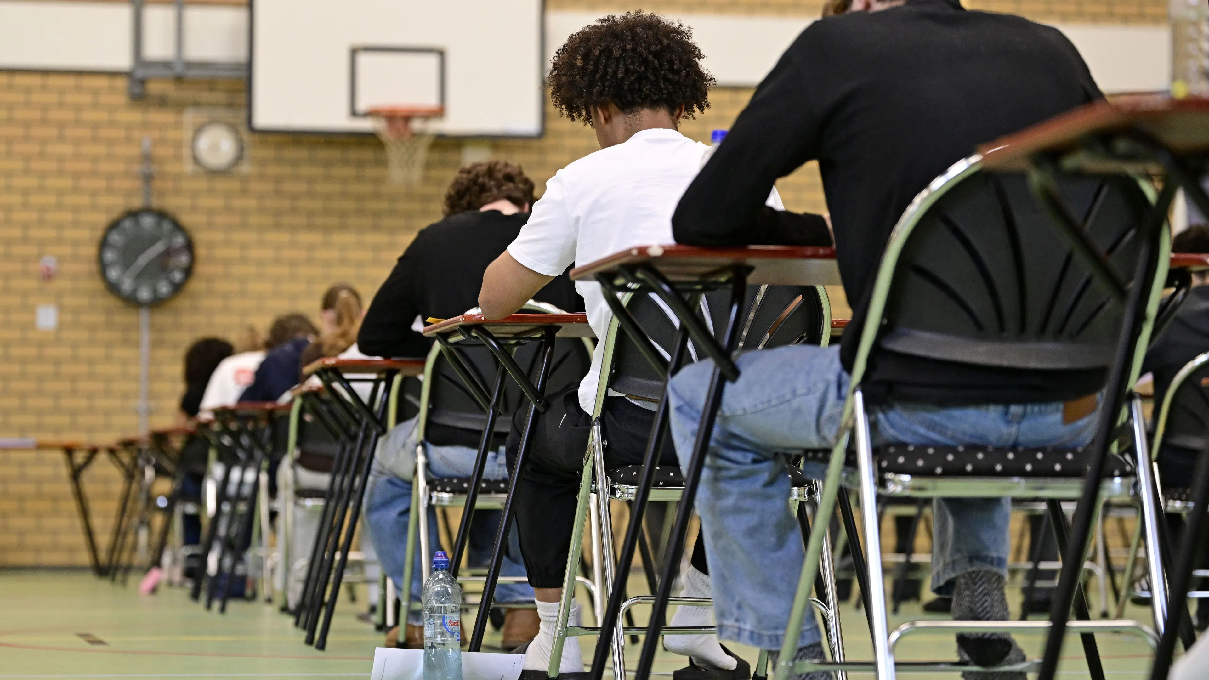 Schoolexamens afgelast door hitte, herkansingen pas na de zomervakantie