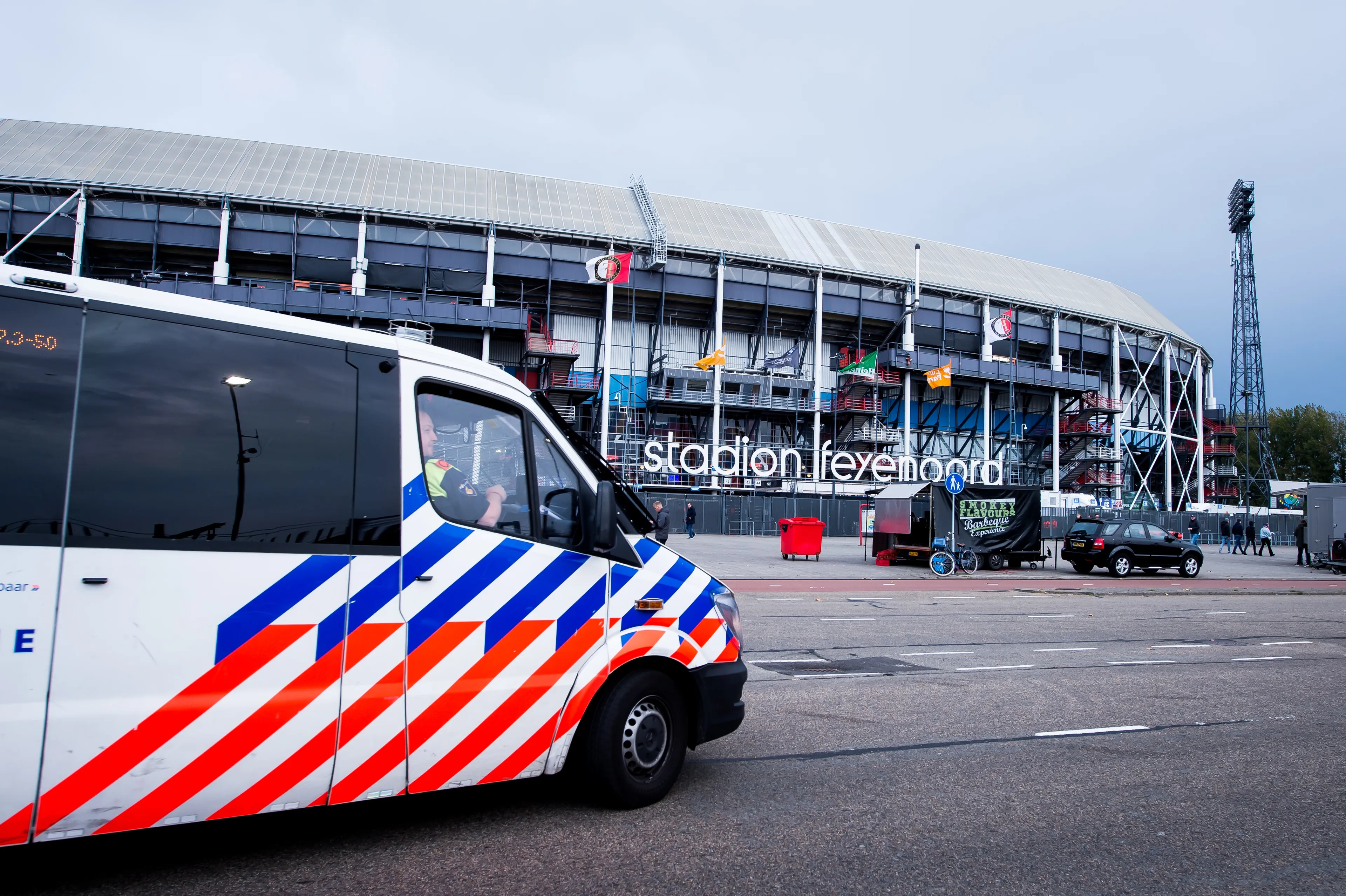 Burgemeester zet streep door Feyenoord-Ajax vanwege politiestaking