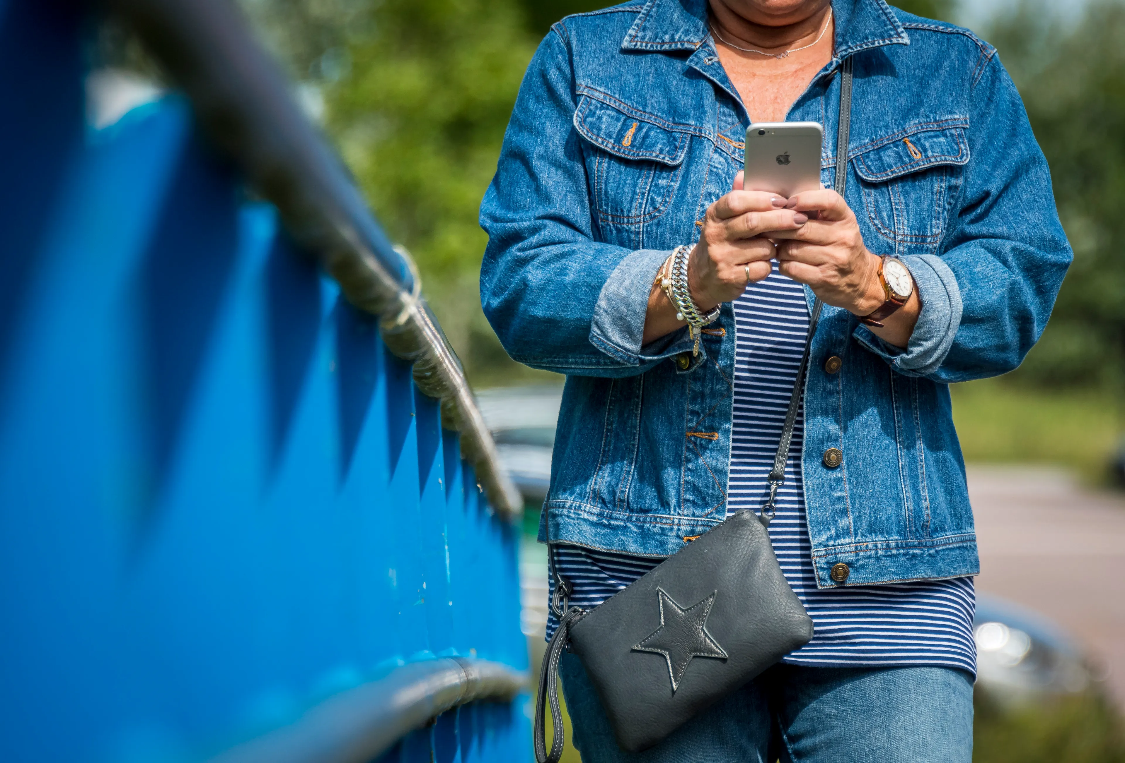 Nederlanders verdeeld over nieuwe telecomdatawet die locatie deelt met RIVM