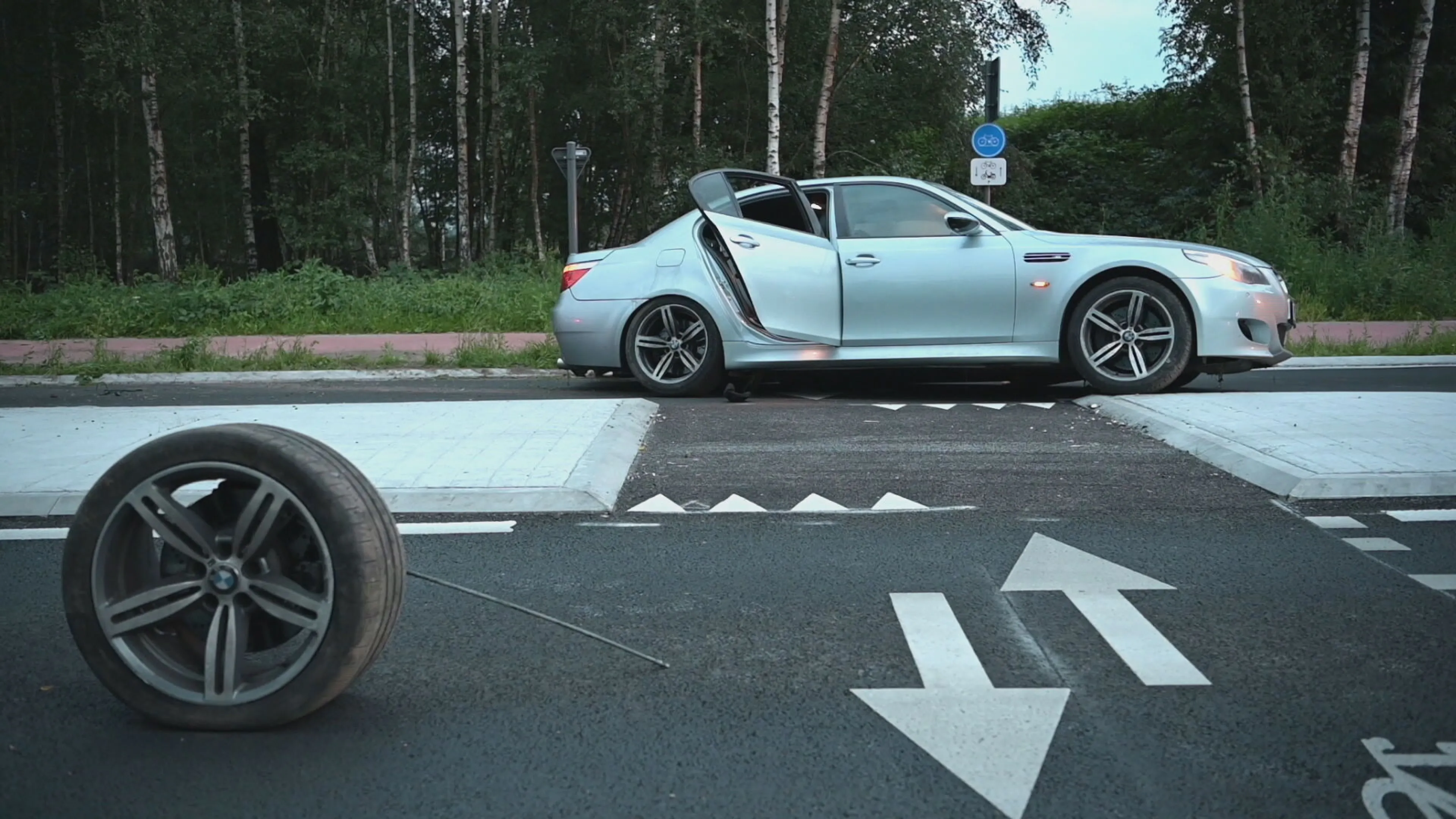 Wilde achtervolging gemaskerde mannen in Tilburg eindigt met crash in België
