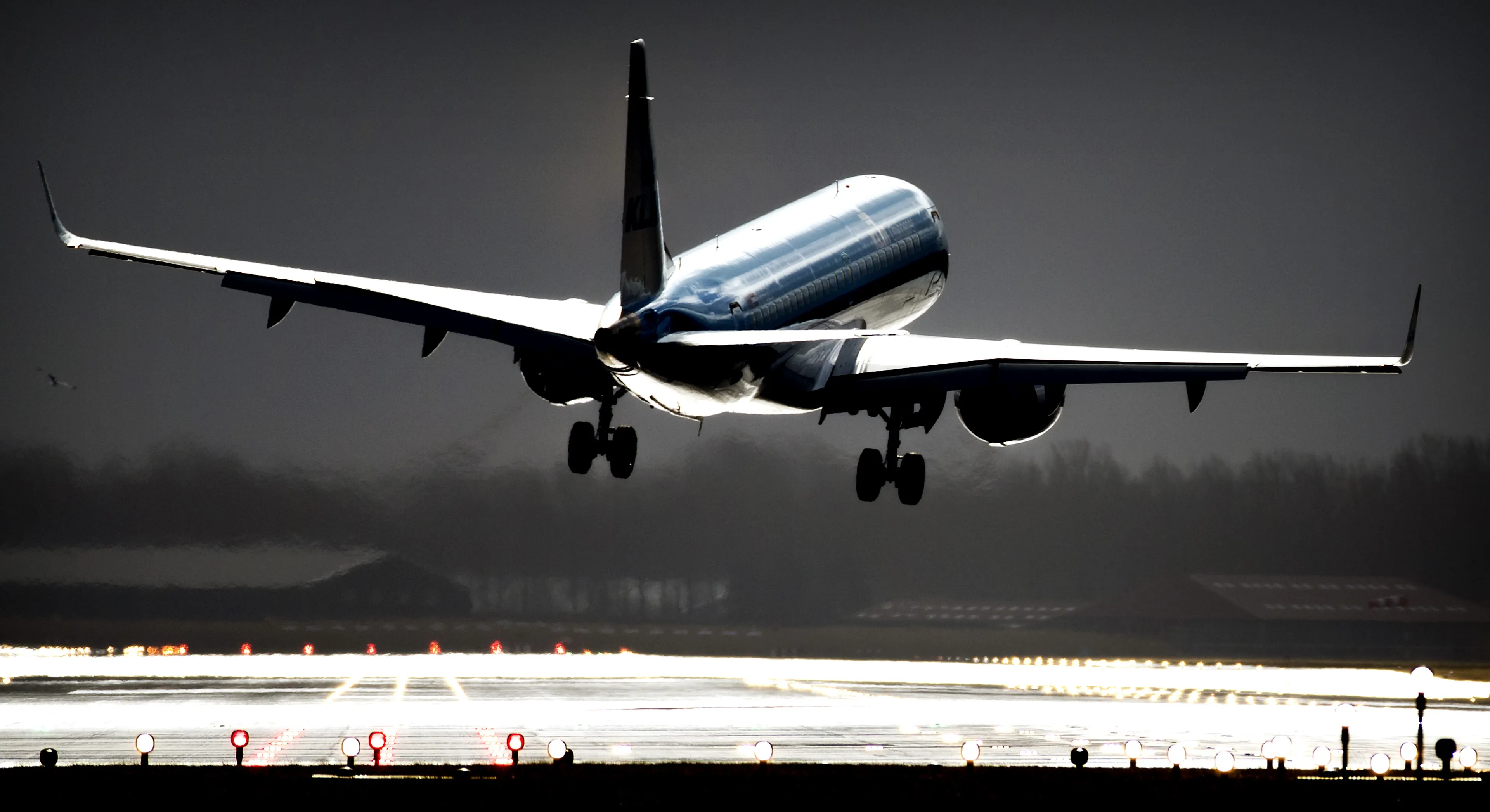 Harde wind zorgt nog steeds voor vertragingen op Schiphol