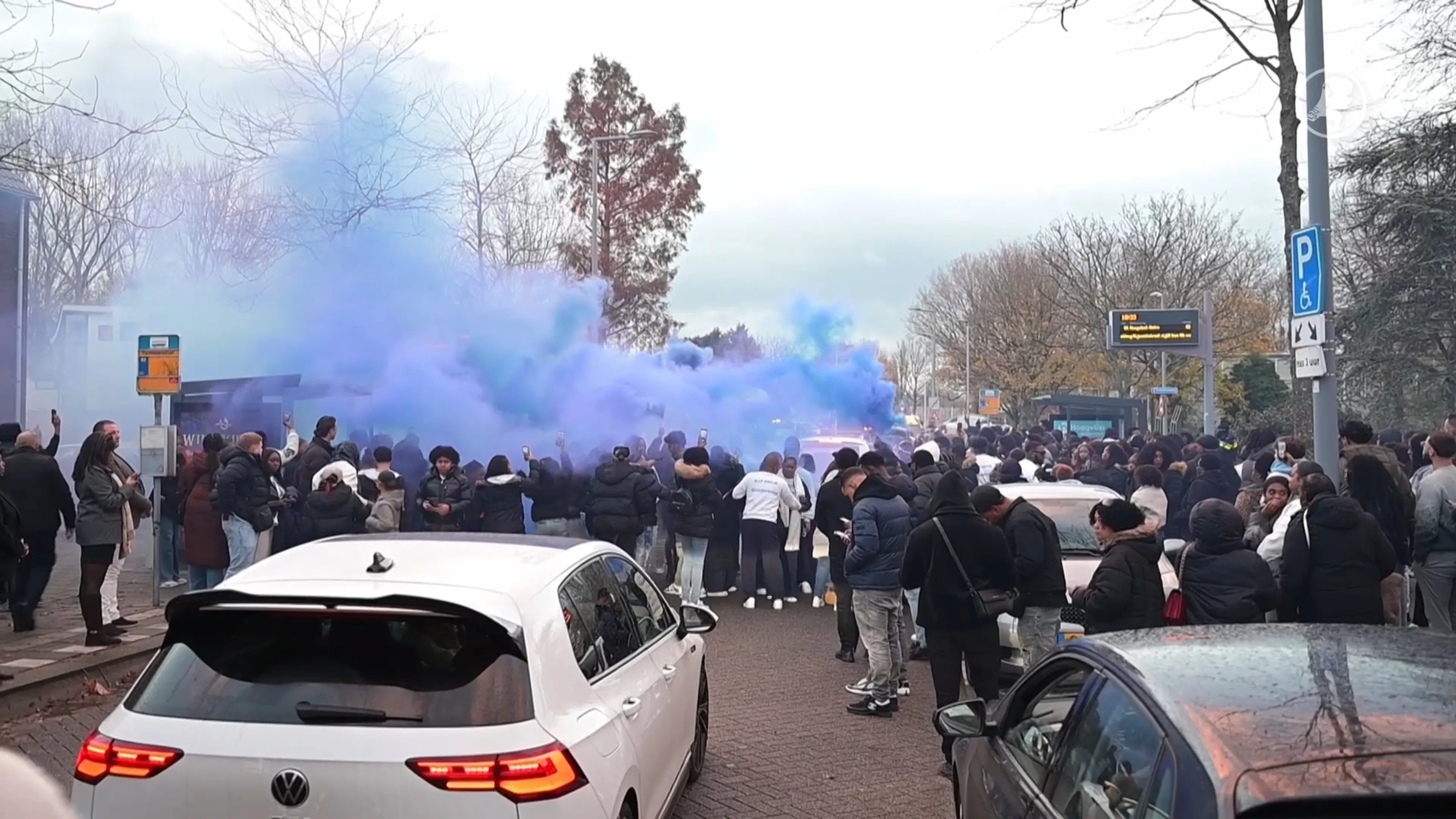 Chaos na harde knallen bij uitvaart rapper in Rotterdam