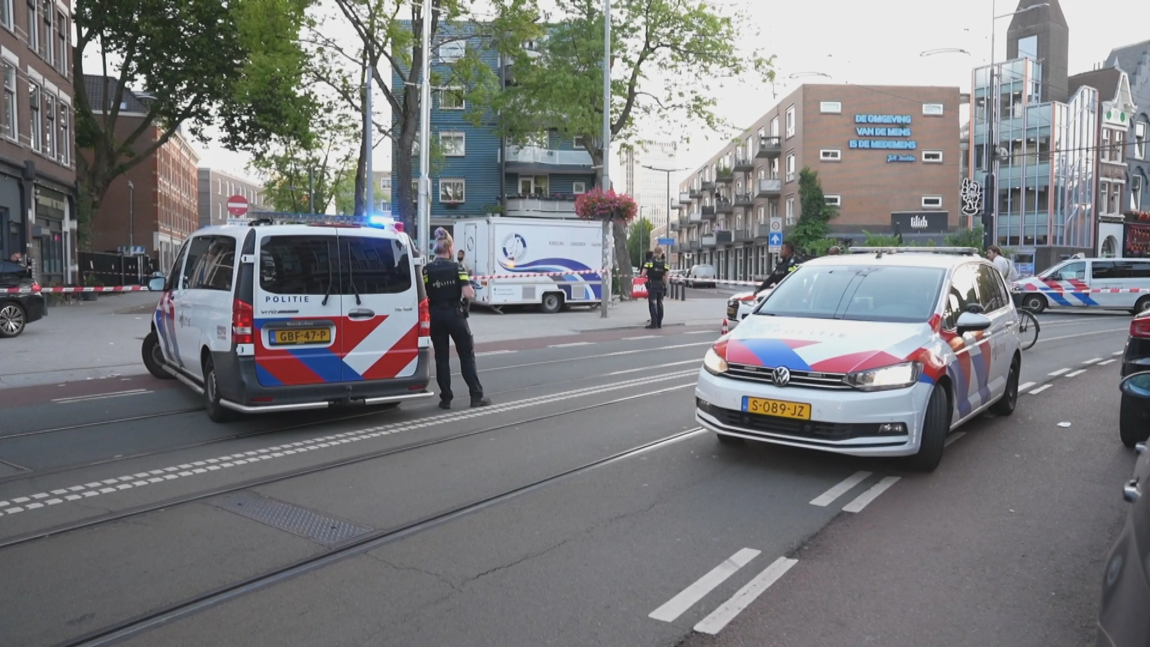 Man overleden na schietpartij in Rotterdam, zeven personen aangehouden