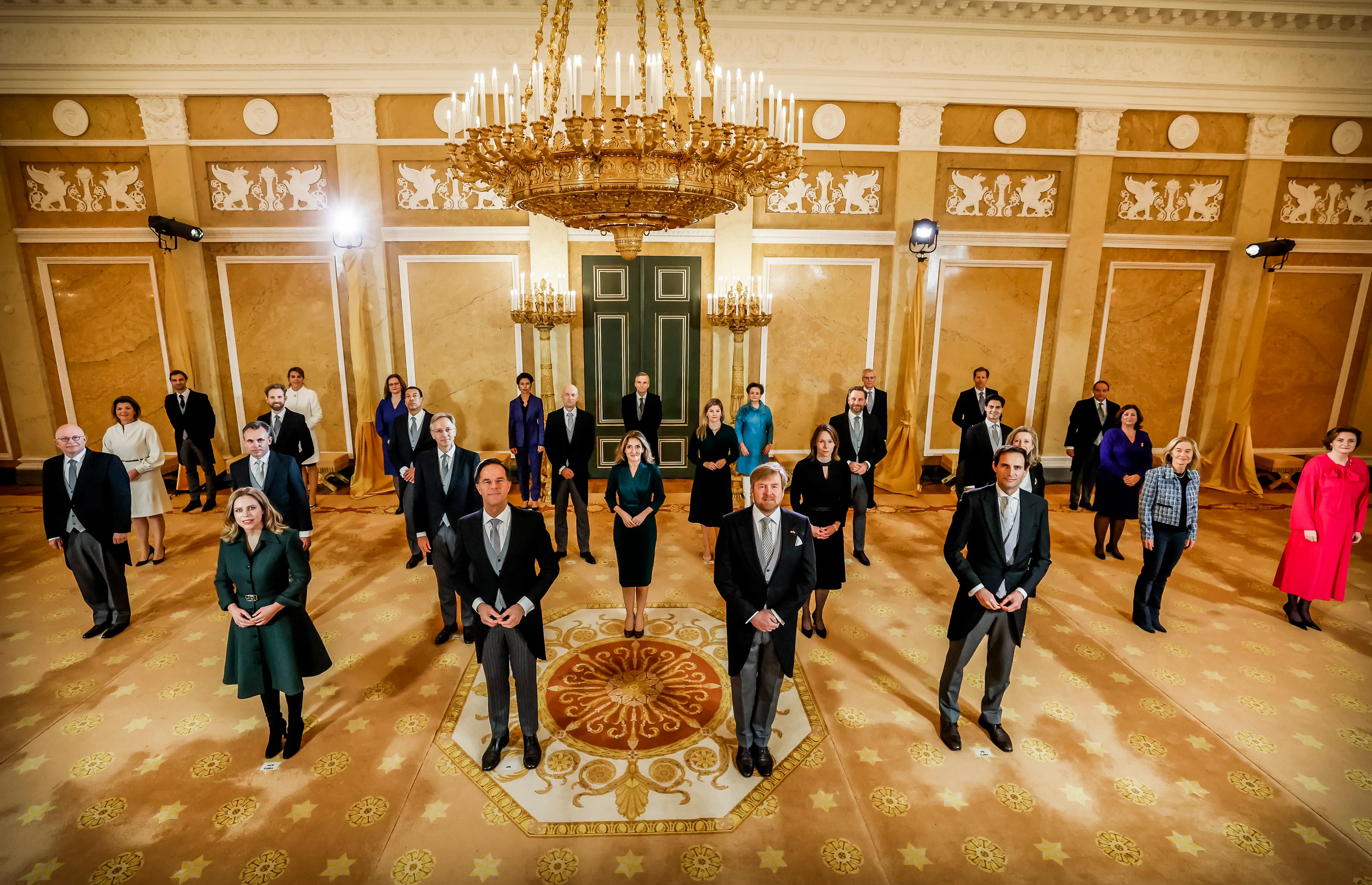 Kabinet nog geen dag oud en nu al heeft Nederland er geen vertrouwen meer in