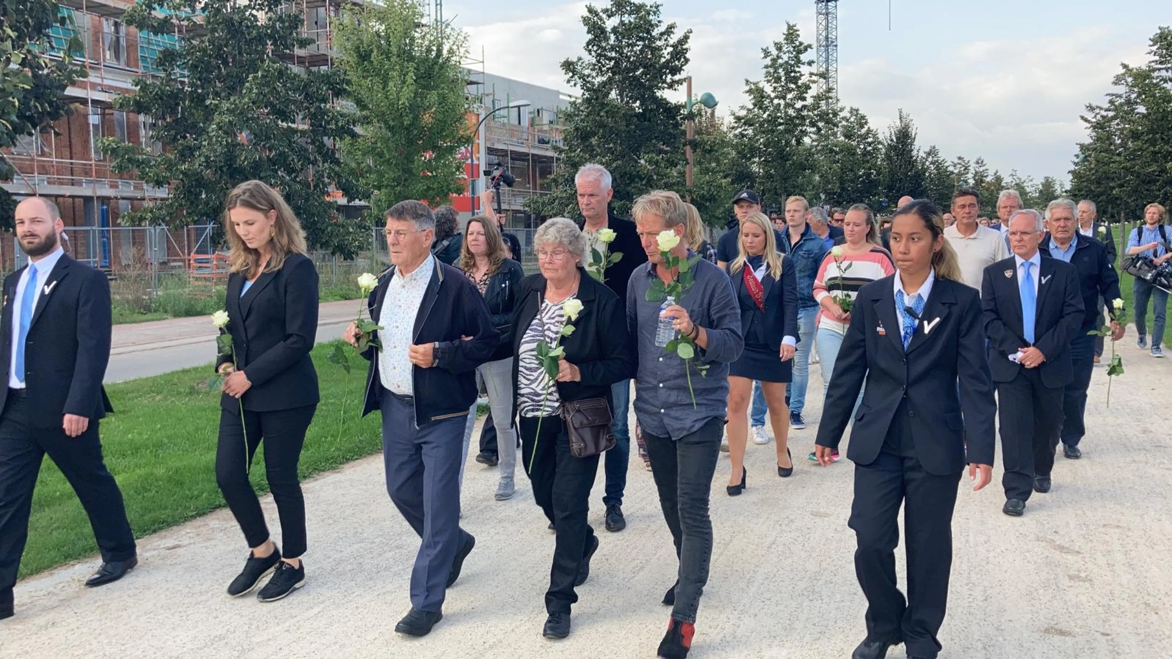 Honderden mensen lopen mee met stille tocht voor Tanja Groen